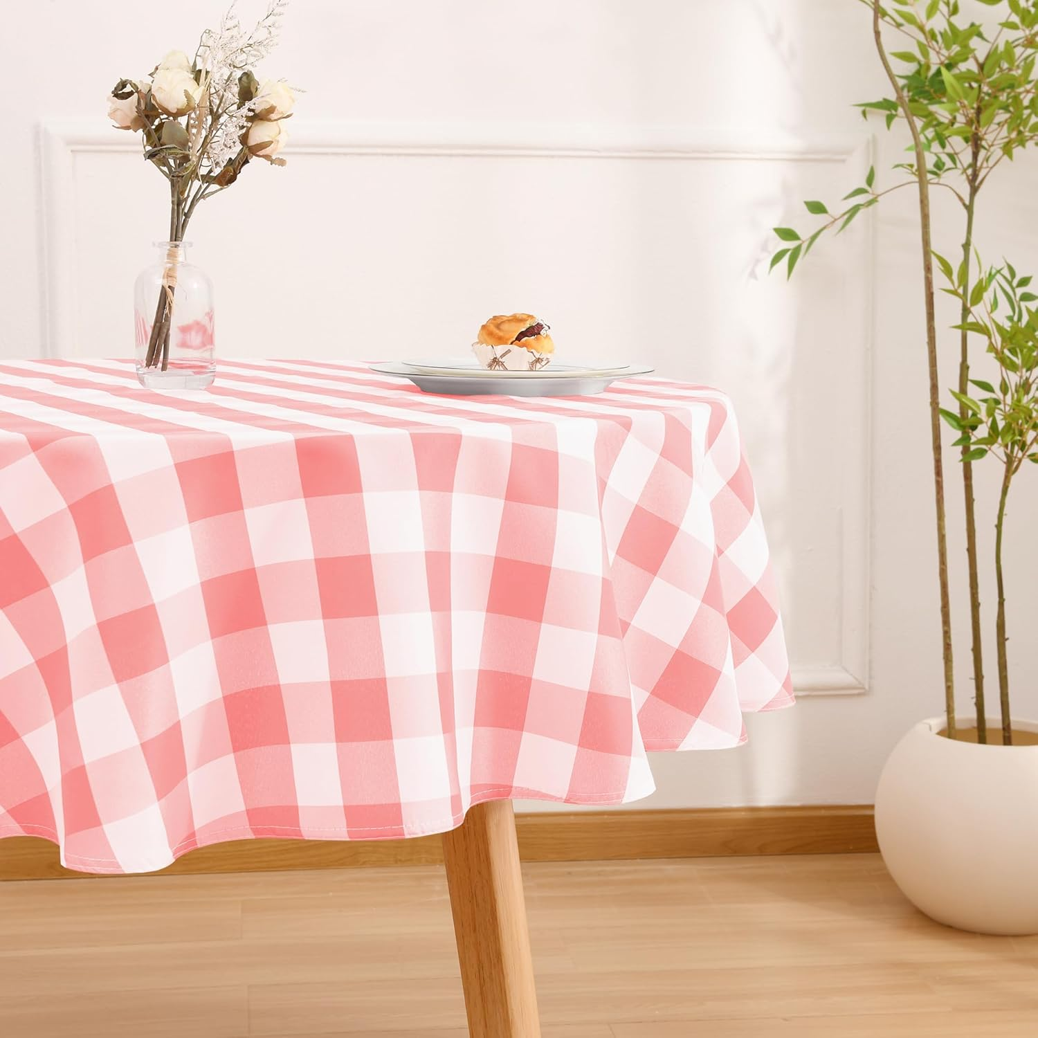 DWCN Checkered Tablecloth Rectangle - Waterproof & Wrinkle Resistant Washable Fabric Table Cover Checkered Table Cloth for Dining Table, Picnic and Party, 137 X 203Cm, Black and White