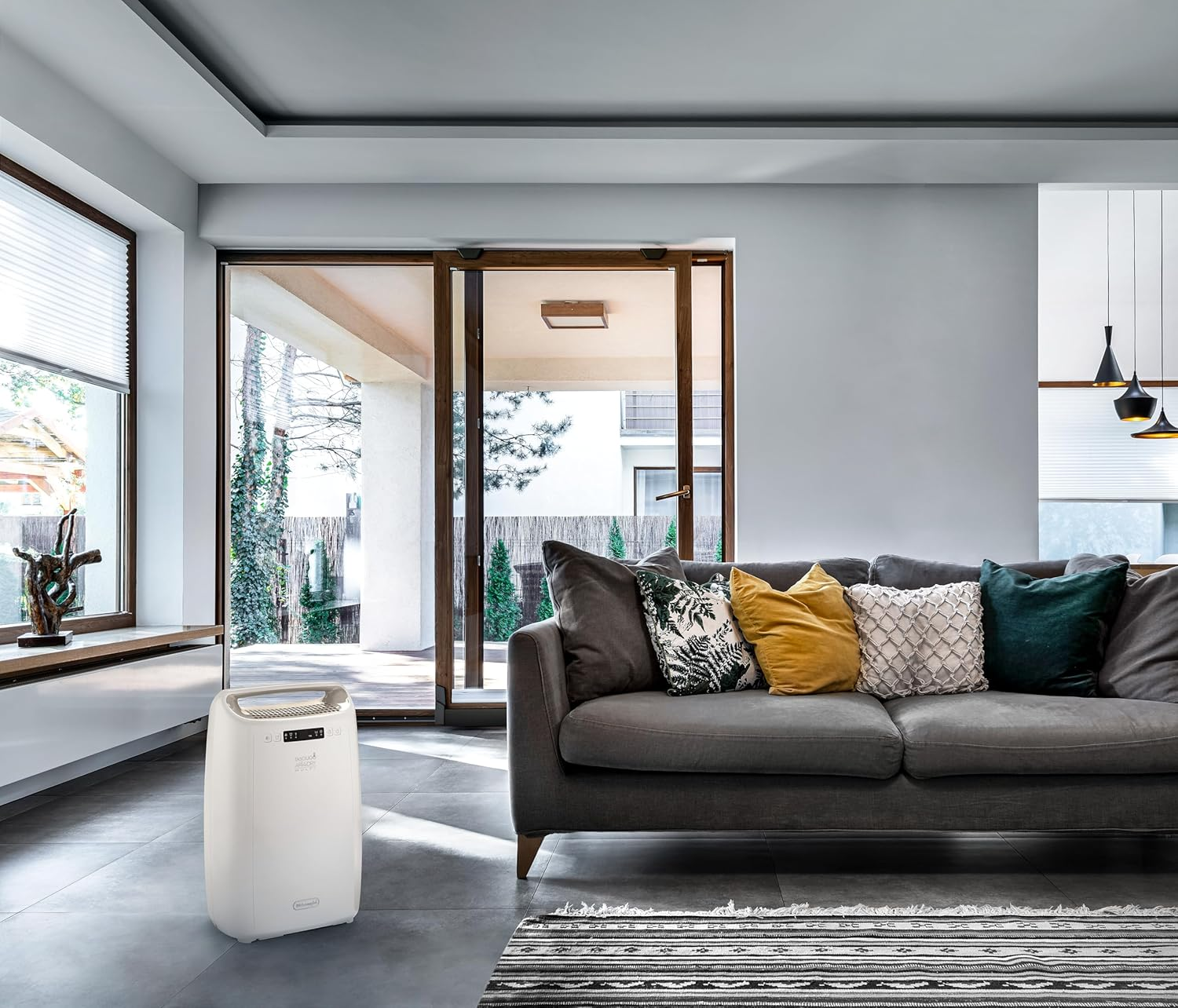 De'Longhi Tasciugo Ariadry Multi Dehumidifier DEXD214RF, Portable Dehumidifier with 3-Action Filtration, Dry Function, 14L/Day Moisture Absorption, R290, Removable Tank, White image number 3