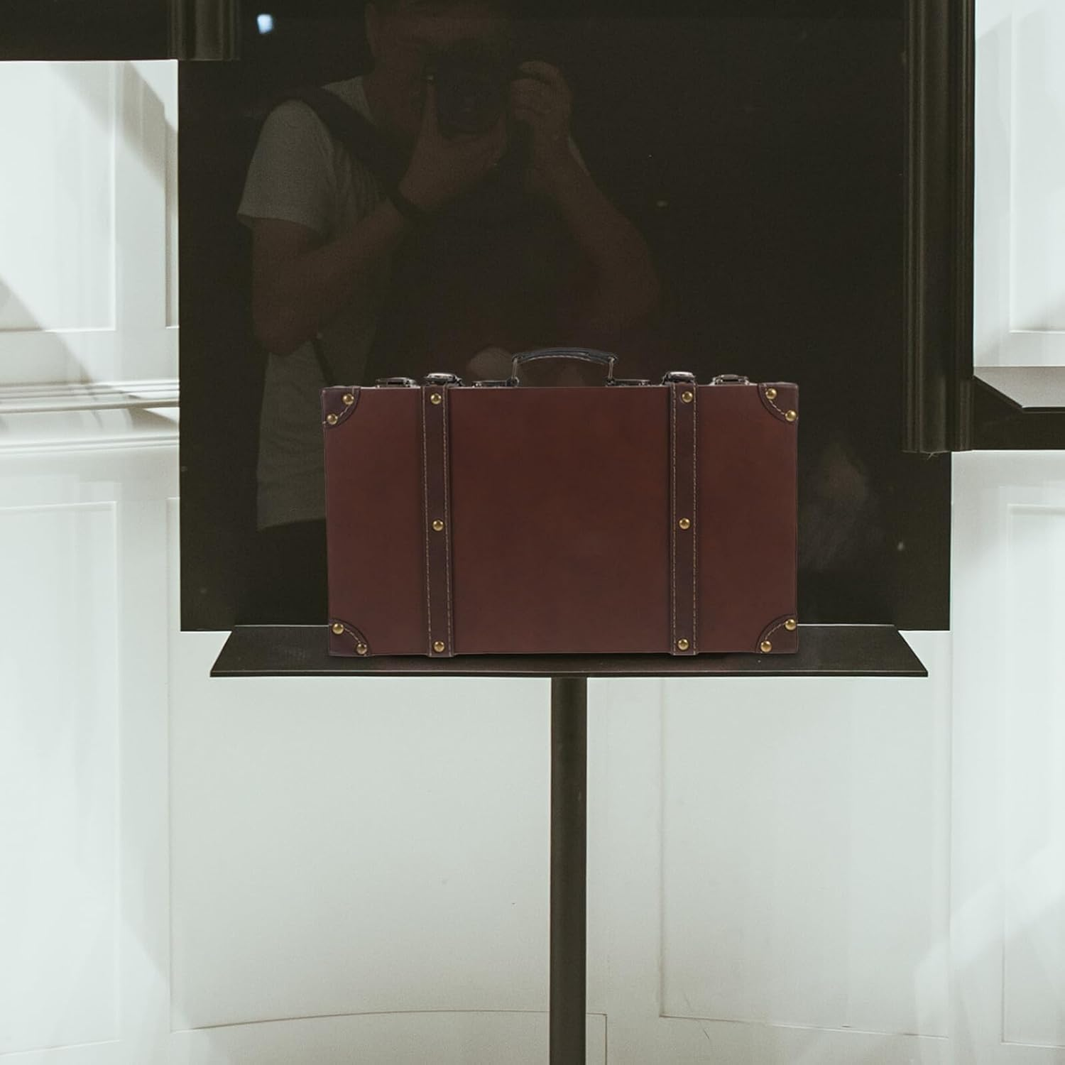 ERINGOGO Vintage British Style Leather Trunk Suitcase Box with Comfortable Handle for Clothing Store Display Photo Shoot Prop and Decorative Storage Retro Elegant Design image number 2