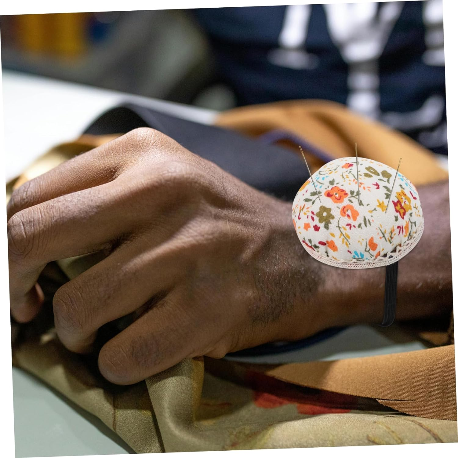 CORHAD 2Pcs Floral Wrist Pin Cushions Wearable Sewing for Easy Access for Beginners and Tailoring Projects Random Styles image number 1