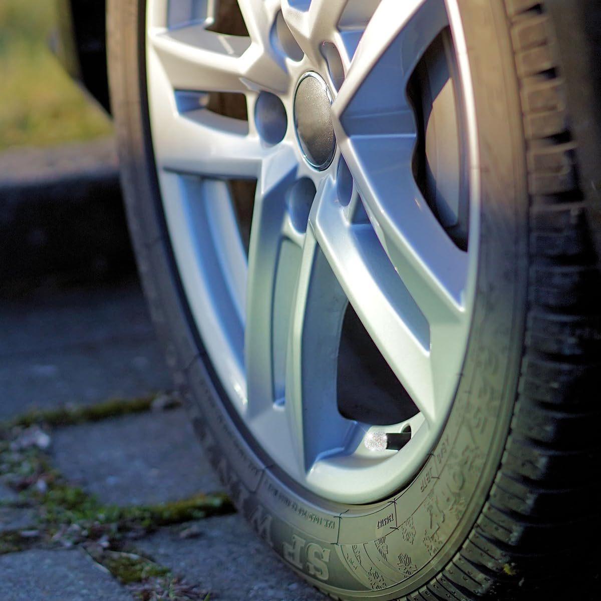 CGEAMDY 4 Pieces Universal Car Valve Caps, Crystal Diamond Valve Caps, Crystal Rhinestone Car Tyre Caps, Tyre Valve Dust Caps, Bicycle Tyre Valve Caps (AB) - Ab image number 3