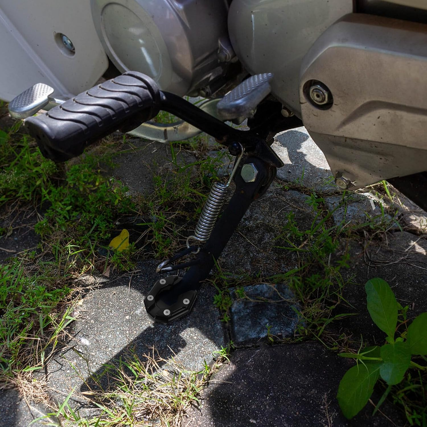 Alipis Motorcycle Side Kickstand Pad Aluminum Alloy Foot Side Stand Extension Plate Non-Slip Raised Edge Design for Outdoor Parking Grass Asphalt and Soft Ground