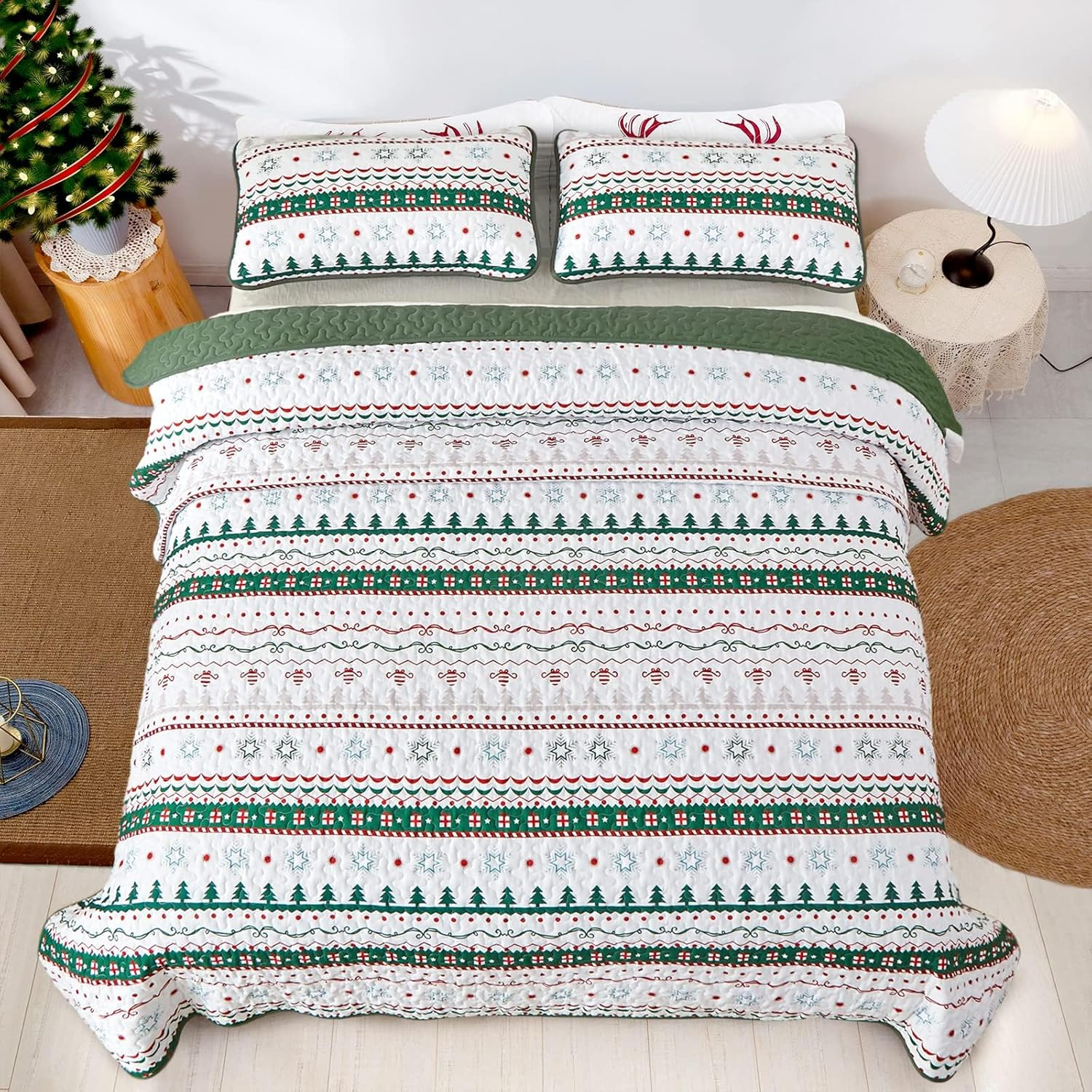 Queen Size Rustic Christmas Quilt Set (White & Green) image number 4