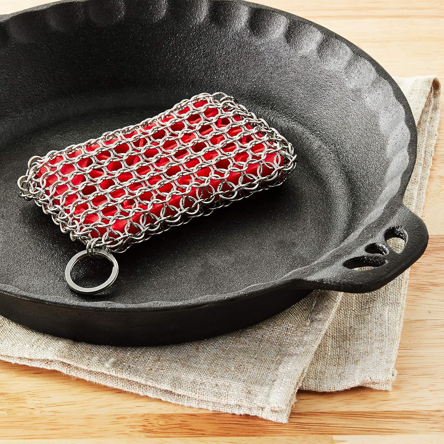 Lodge ACM10R41 Red Chainmail Scrubbing Pad, Red & Silver image number 3