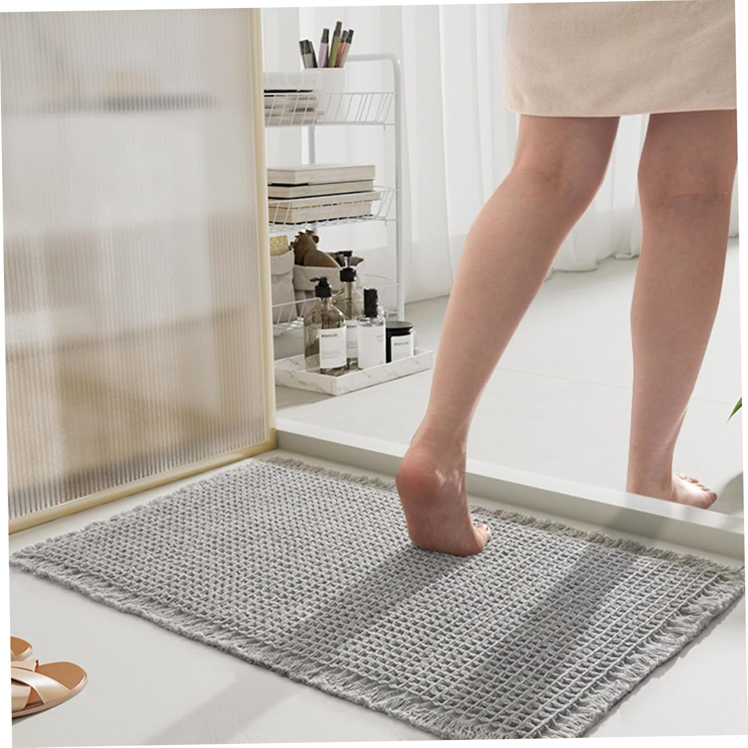 Waffle Bath Mat 24"X36" Soft ＆ Absorbent Woven Bath Mat Non Slip Waffle Bathroom Rug Machine No Shredding Washable Bathroom Mats with Tassels for Bathroom Floor beside Tub Grey, Woven Bath Mat, Waff image number 4