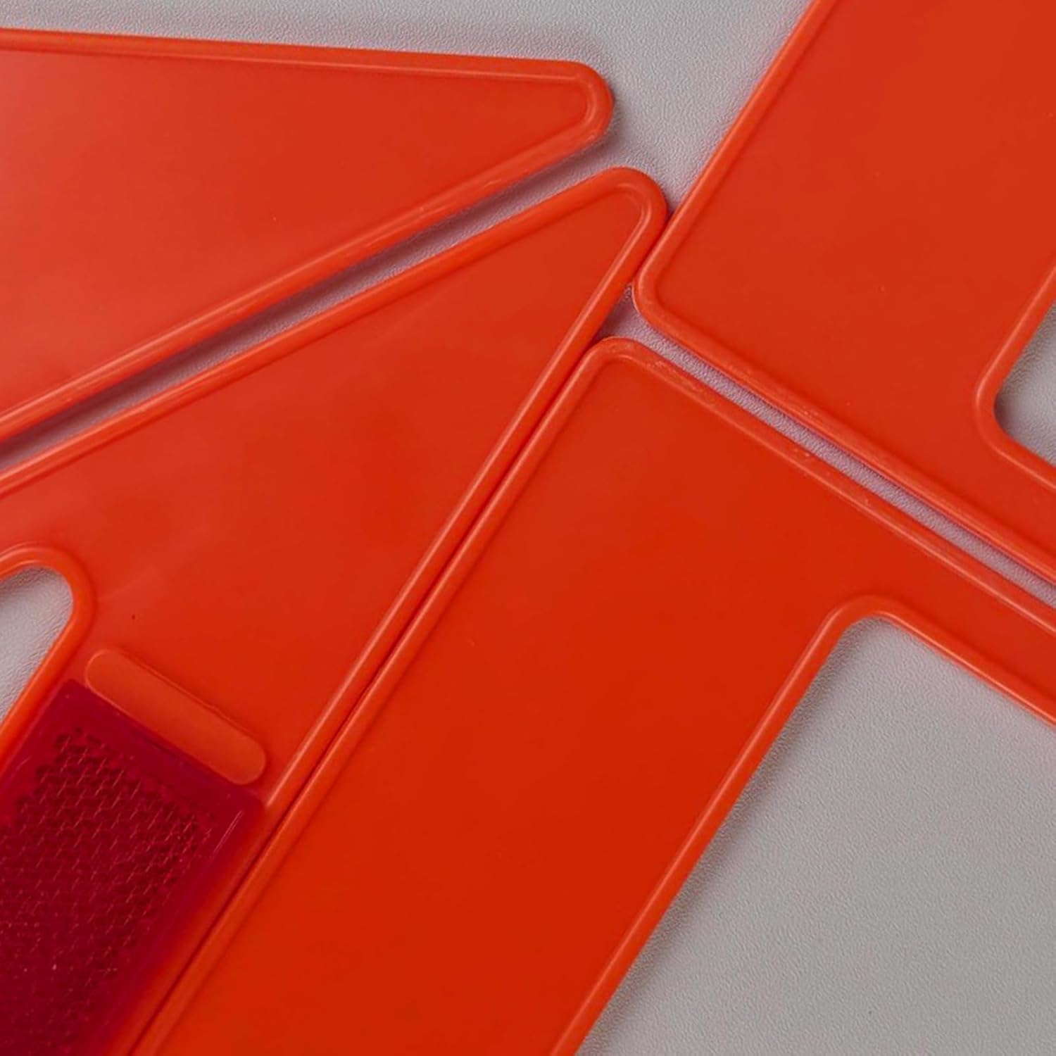 Warning Triangles for Vehicles, Reflective Vehicles Warning Symbol, Non-Slip Compact Triple Hazard Alert, Safety Device, for Family Roadside Protection Emergencys Assistance, 26X23Cm ABS