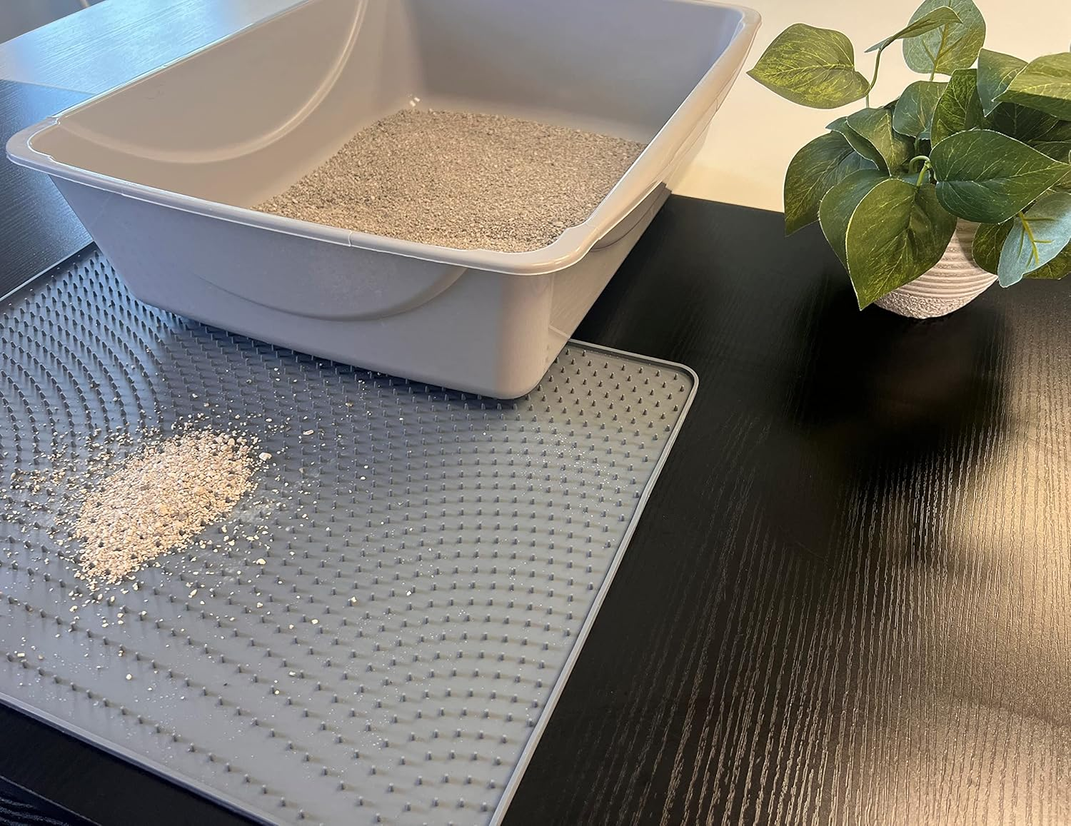 Large Premium Grade Silicone Cat Litter Mat, Floor Protective Mat, Waterproof, Urine Proof Silicone Pet Mat with Silicone Bristles to Help Clean Pets Paws image number 3