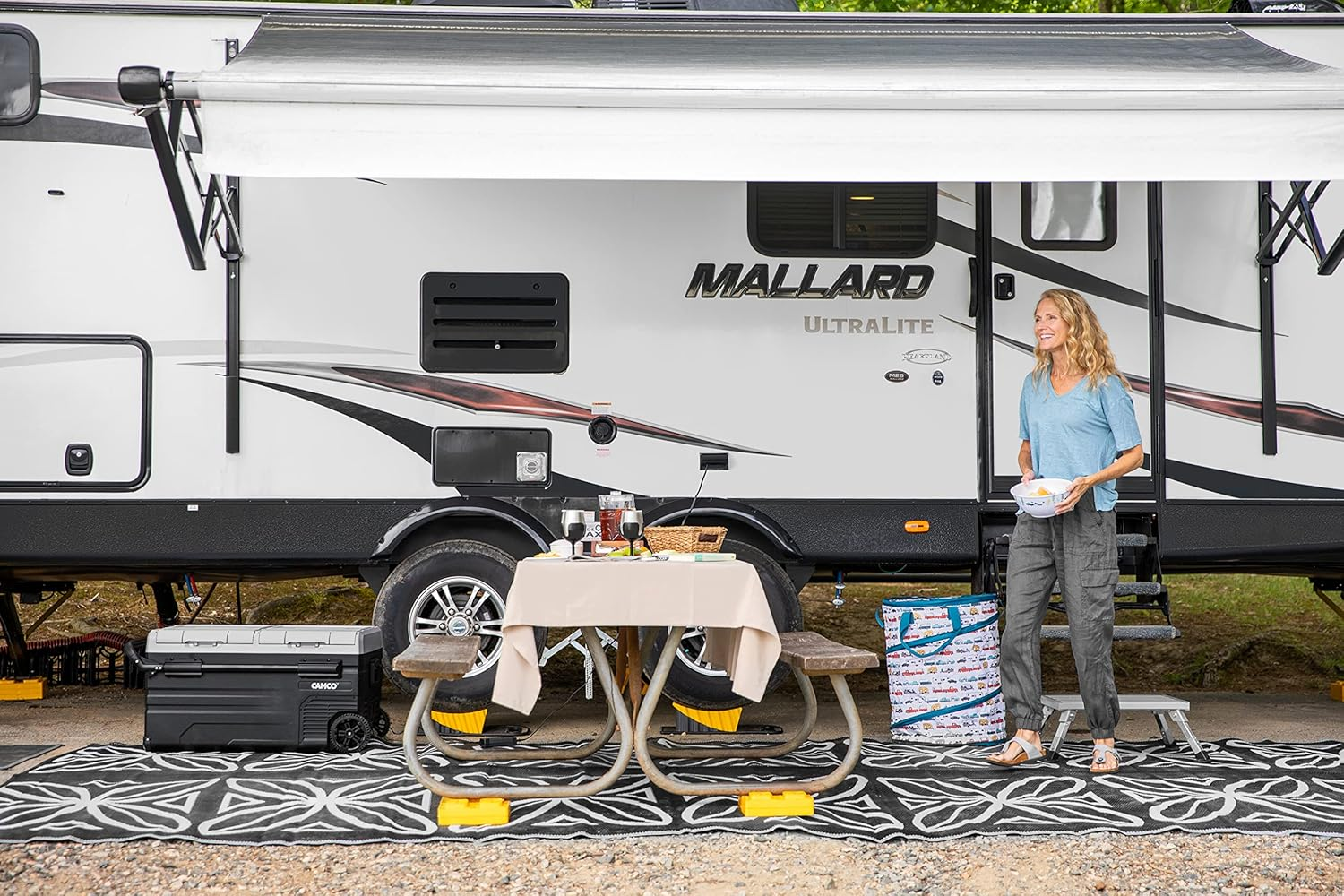 Camco Heavy Duty Leveling Blocks, Ideal for Leveling Single and Dual Wheels, Hydraulic Jacks, Tongue Jacks and Tandem Axles (4 Pack) image number 5