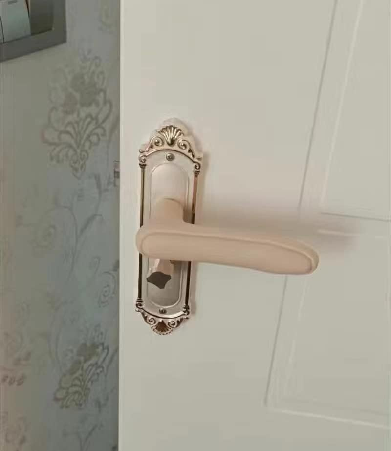 2Pcs Door Handle Covers，Rubber Door Knob Covers，Silicone Door Handle Protector，Door Handle Cover for Heat，Antifreeze Hands in Winter， Anti-Collision Child／Kids Safety，Anti-Static (2 Apricot) - 2 Black image number 5