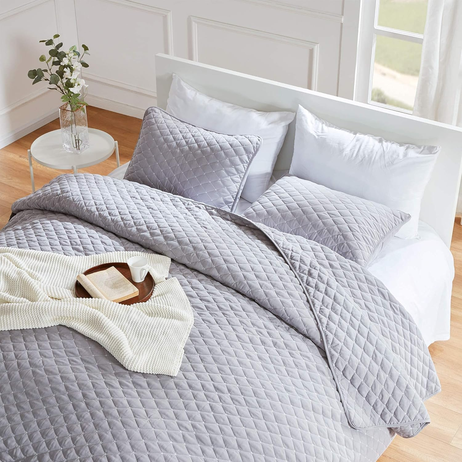 HOMWE Sleep Zone Premium Quilt Set 120Gsm Fabric Stich Bedding Set Twin Size 90X96 Inch with 2 Pillow Shams Ultra Soft Lightweight Microfiber Bedspread Coverlet for All Season, Gull Gray, Full/Queen