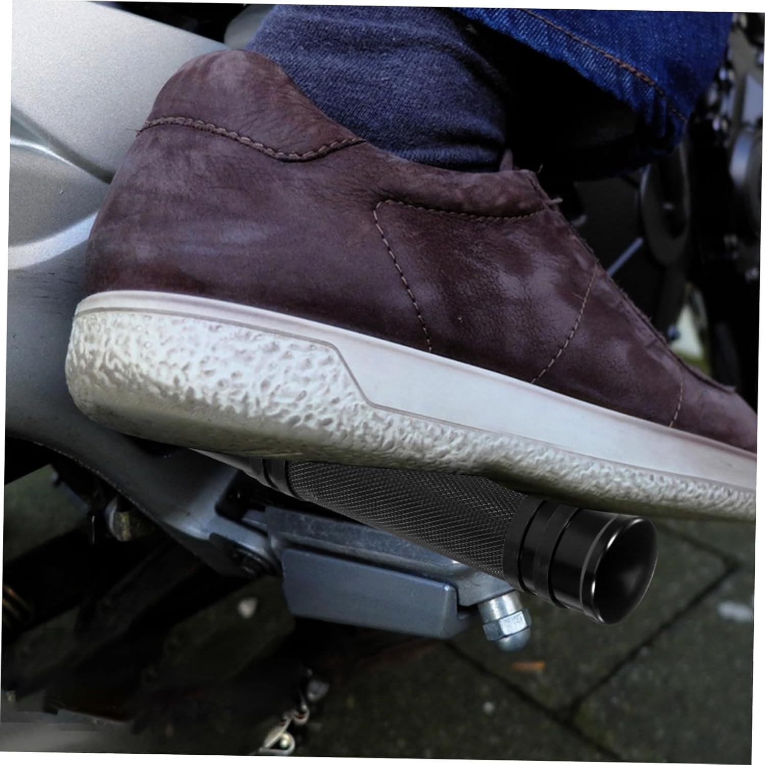 BELLIFFY 2Pcs Motorcycle Foot Pegs Aluminum Skid Design Compatible with Harley Motorcycles Easy Installation Durable Foot Rest for Front and Rear Modification image number 3