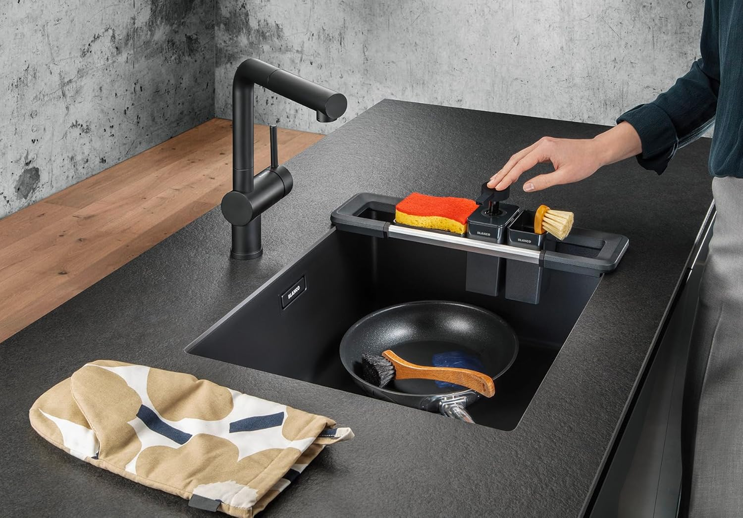 BLANCO Worktop Organiser Main Set | Extendable Rail 396-440 Mm for Sinks | Kitchen Utensils Perfectly Organised | Soap Dispenser for Washing up Liquid, Cleaning Container & Drip Tray image number 1