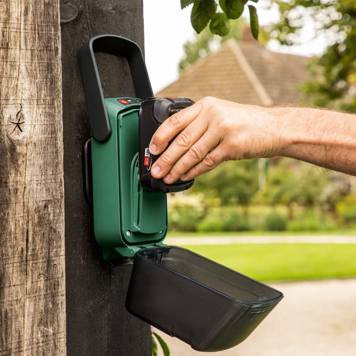 Bosch Home & Garden Cordless 18V Submersible Pump with 4.0Ah Battery & Fast Charger (Gardenpump 18V-2000) image number 4