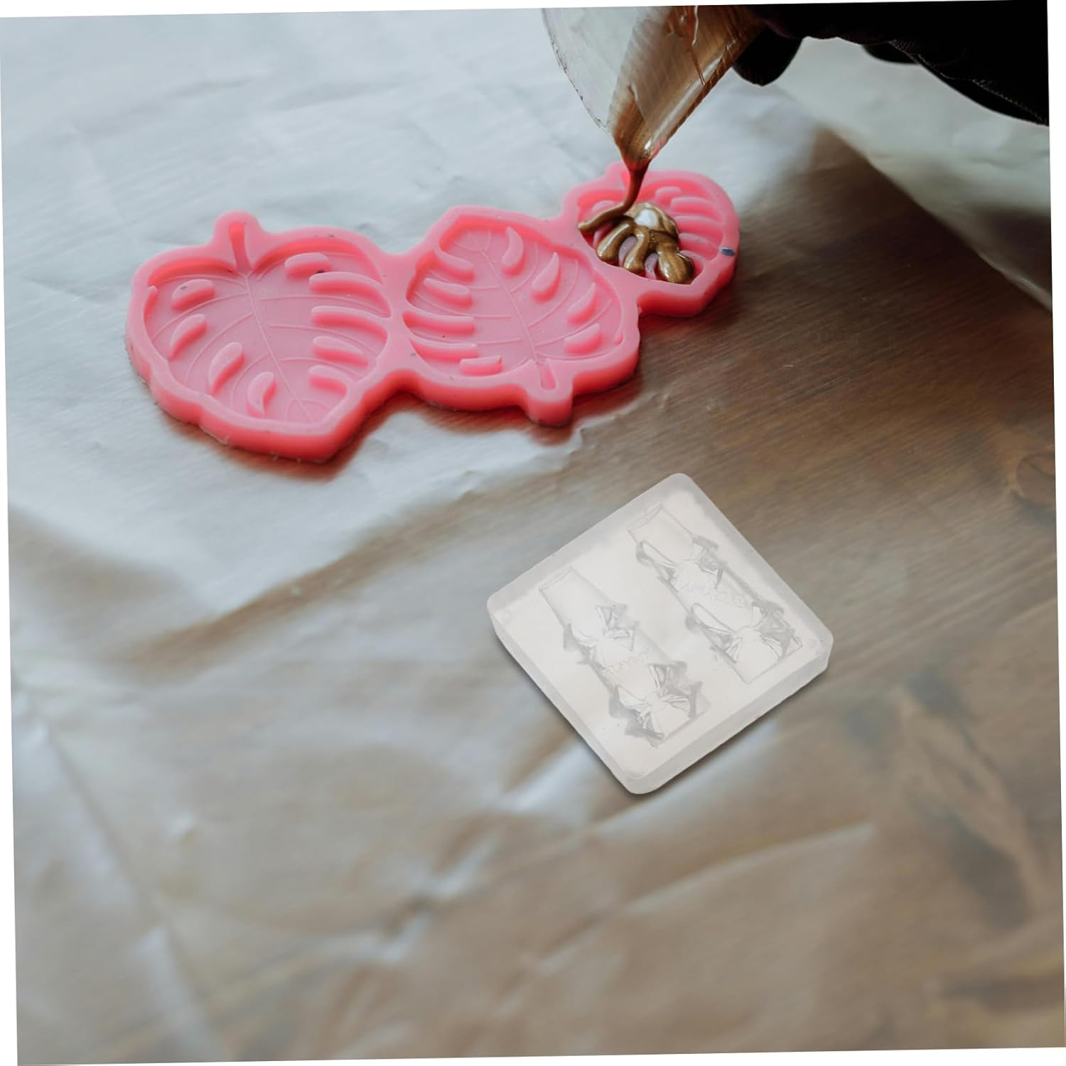 WOFASHPURET 30 Pcs Bow Silicone Mold for Nail Art Transparent Reusable Bowknot Stencil for DIY Resin Crafts Fast Resin Shaping Tool for Womens Fingertip Decoration