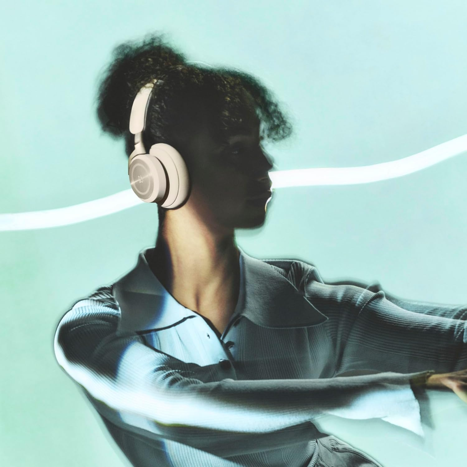 Bang & Olufsen Beoplay HX &ndash; Comfortable Wireless ANC Over-Ear Headphones - Gold Tone image number 6