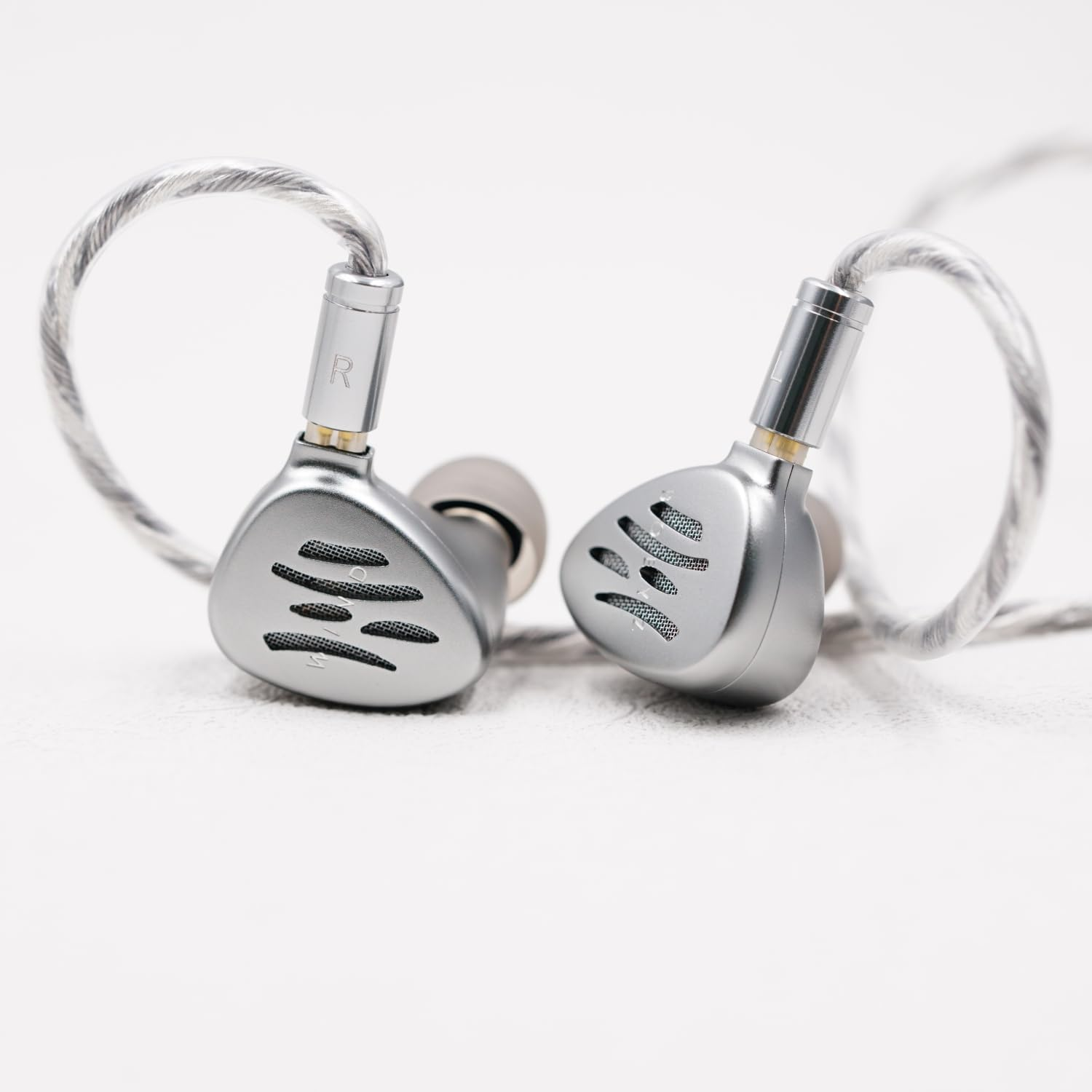 BQEYZ Coil Type Bone Conduction + Dynamic Hybrid Earphones, Wind Silver (0.1 Inch (2.5 Mm) Earphone Case Included image number 2