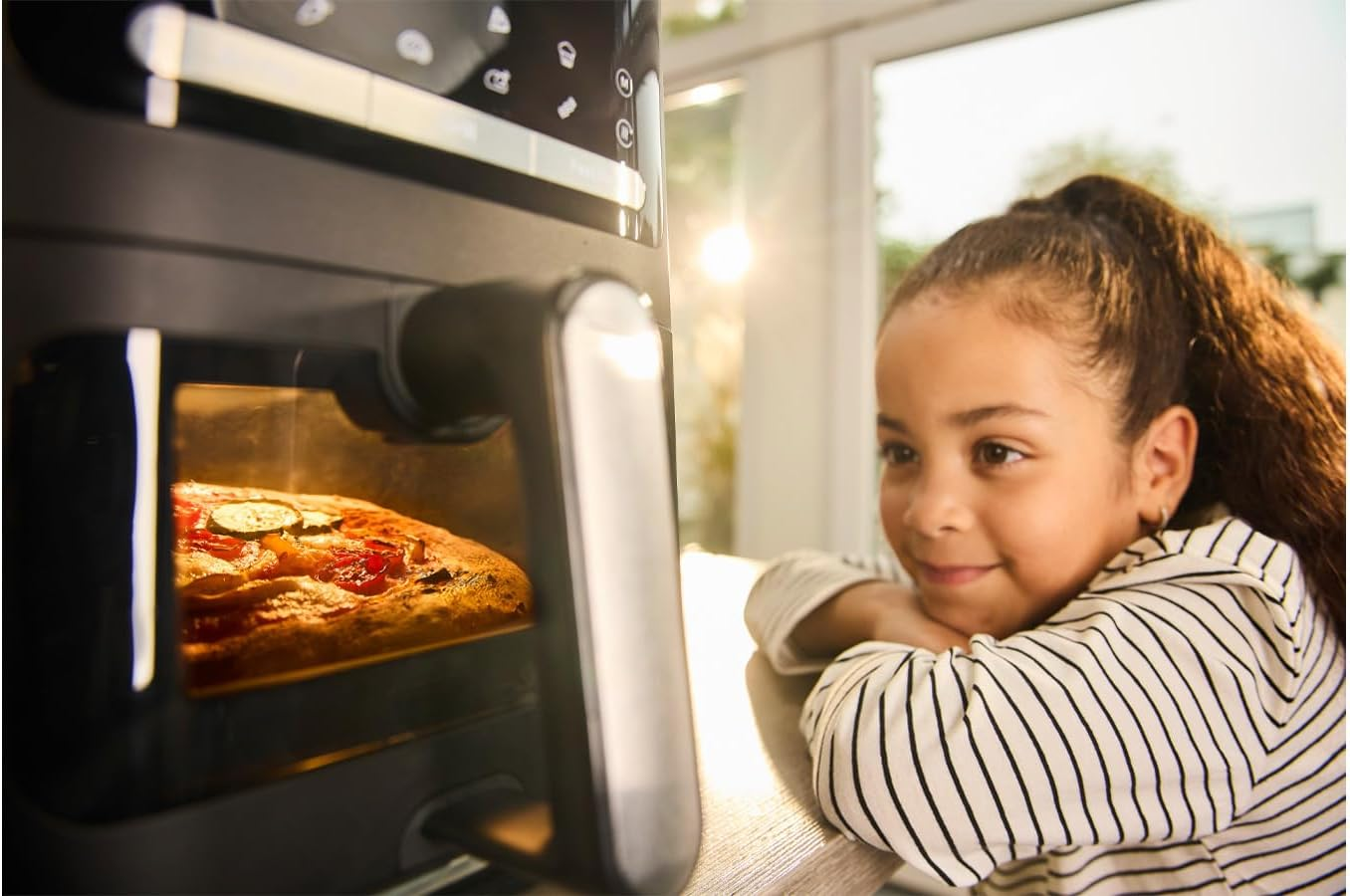 Braun Multifry 5 HF5073, 3-In-1 Air Fryer Oven with 6L Capacity, 80-200&deg; Digital Temperature Control, Realoven Tec, 20 Automatic Programs, Touch Control, Dishwasher Safe Basket, 2000W, Matte Black image number 2