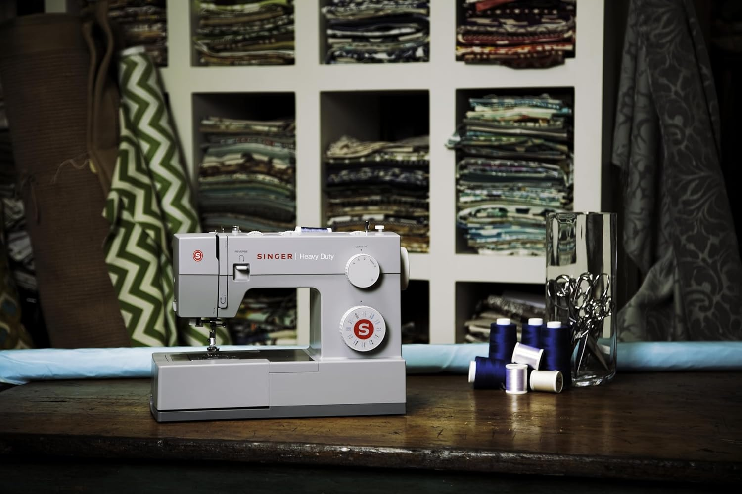 Singer 4423 Heavy Duty Domestic Sewing Machine image number 3