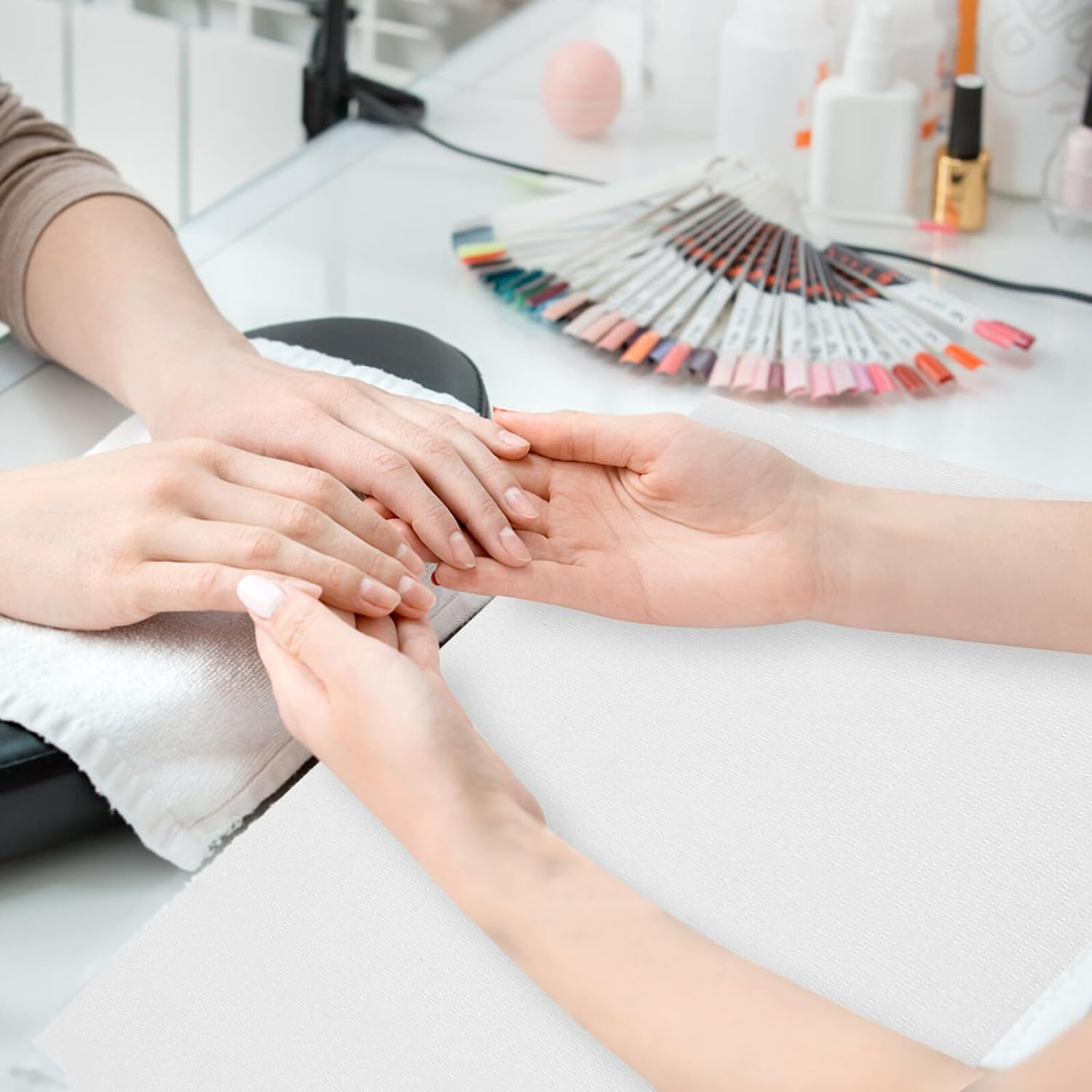 ULTECHNOVO 125Pcs Disposable Tattoo Cleaning Pads White Multi-Purpose Absorbent Table Covers Dental Bibs for Nail Art Makeup and Beauty Treatments image number 6