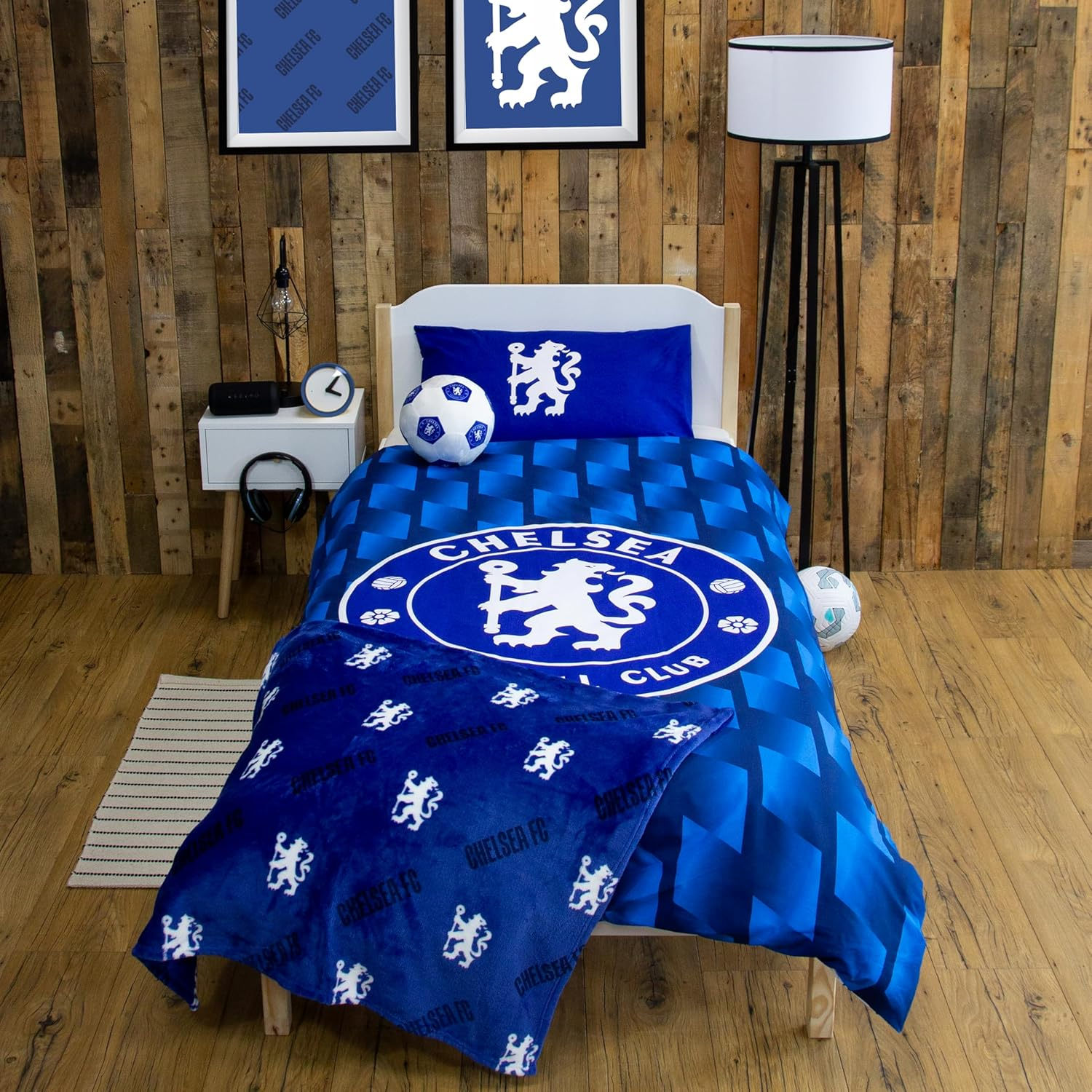 Character World Chelsea FC Official Single Duvet Cover Set, Geometric Design | Blue Reversible 2 Sided Football Bedding Cover Official Merchandise Including Matching Pillow Case | Polycotton image number 4
