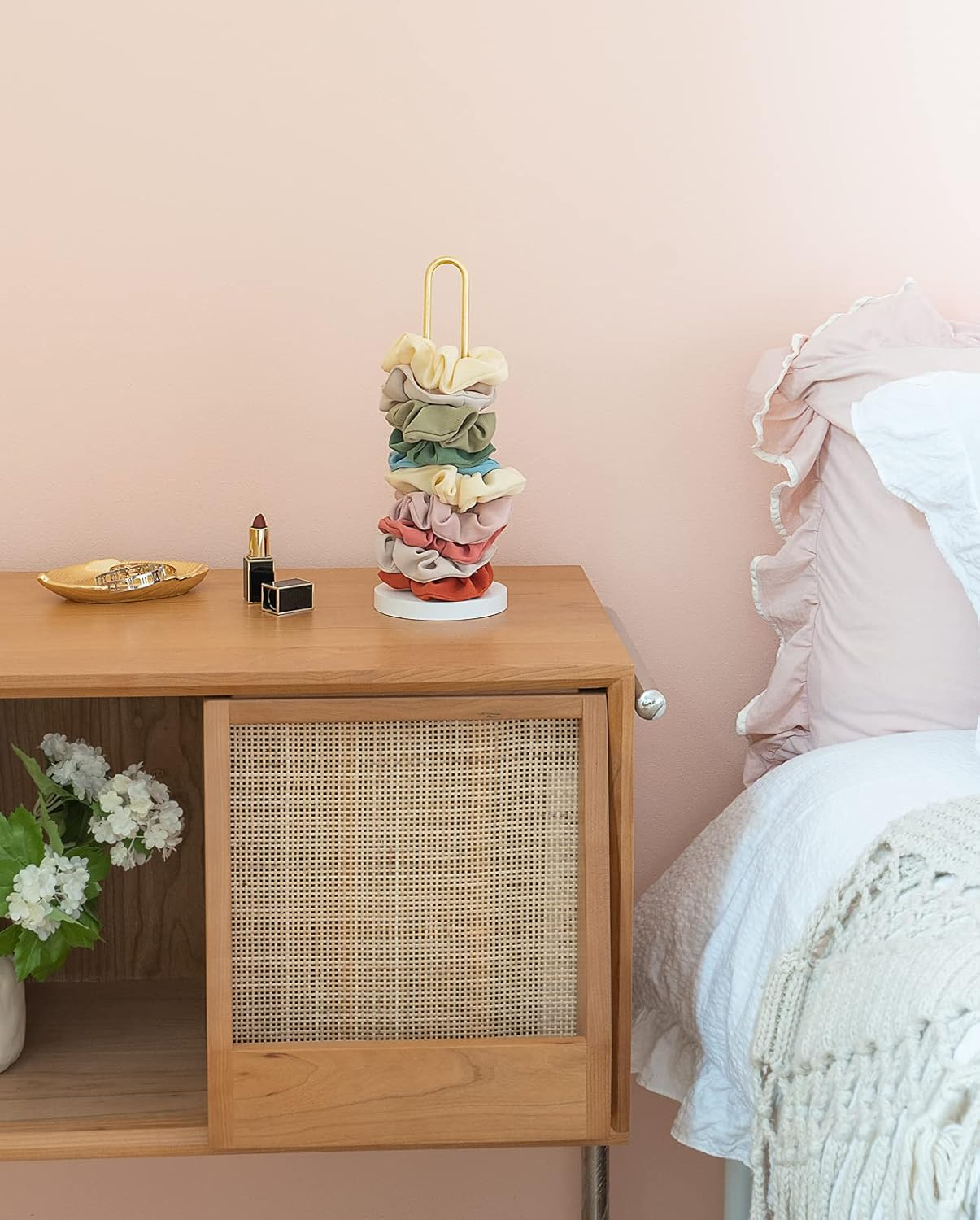 Mkono Scrunchies Holder Stand Hair Accessories Organizer Gold White Metal Scrunchies Tower Hold 25 - 35 Scrunchies Modern Vertical Hair Tie Organizer for Girls, White image number 3