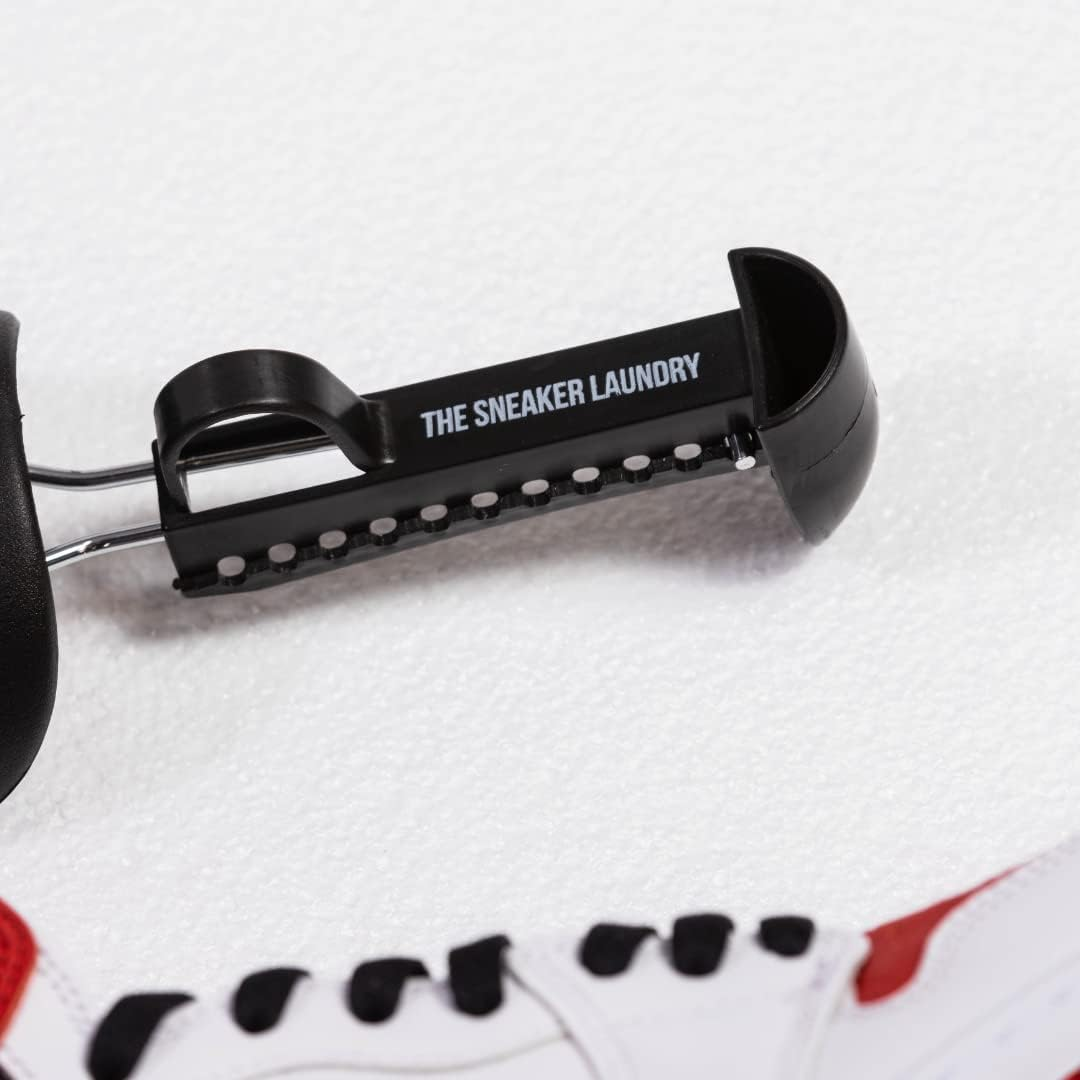 THE SNEAKER LAUNDRY Shoe Trees &ndash; Adjustable Shoe Shapers &ndash; Prevent Creases, Maintain Shape & Remove Moisture &ndash; Ideal for Sneakers, Leather Shoes & Trainers &ndash; 1 Pair