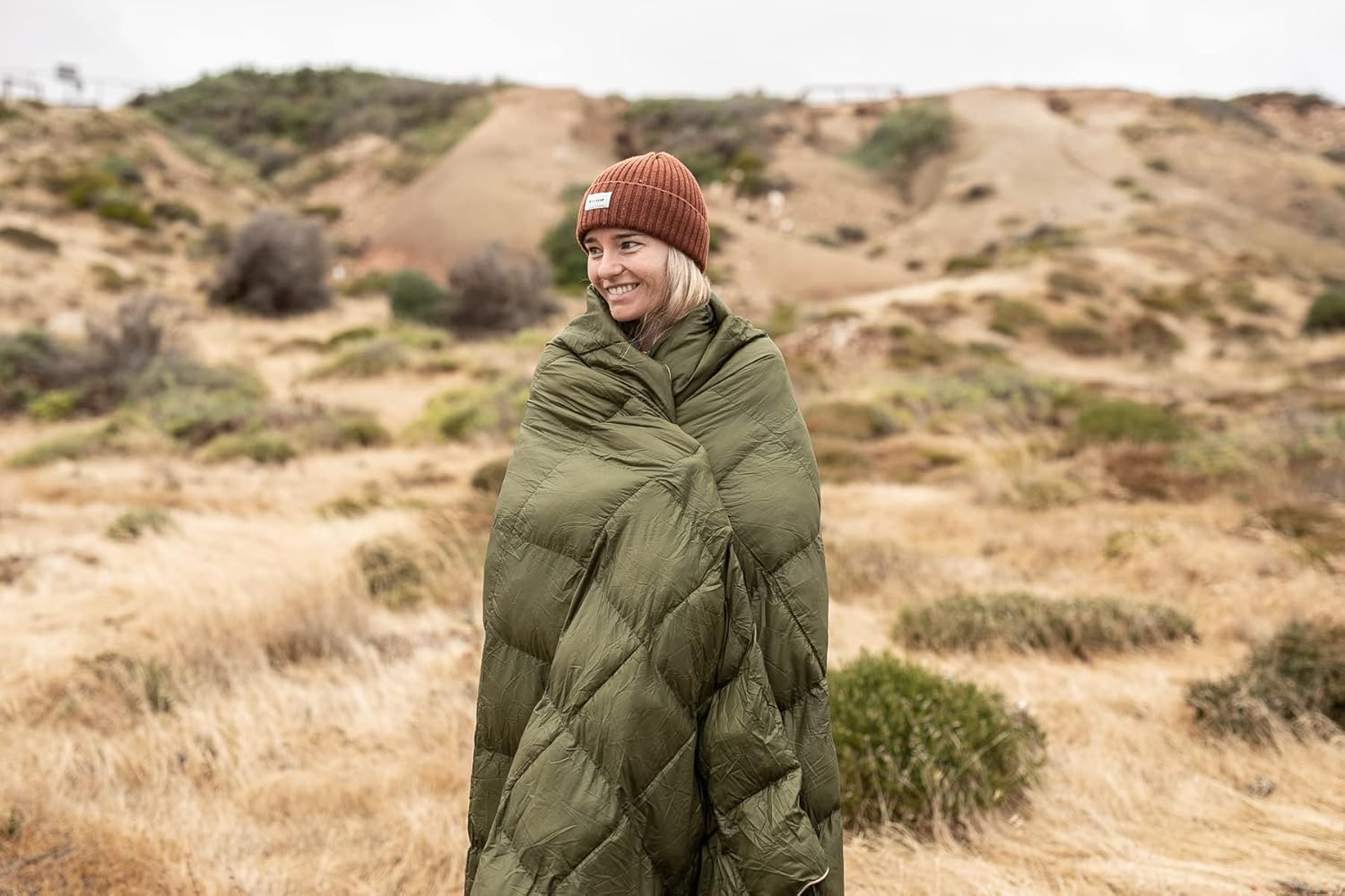 Nakie Puffy Blanket - Compact, Light Weight Portable, Camping, Travel and Hiking, Sustainable (Olive Green) image number 4