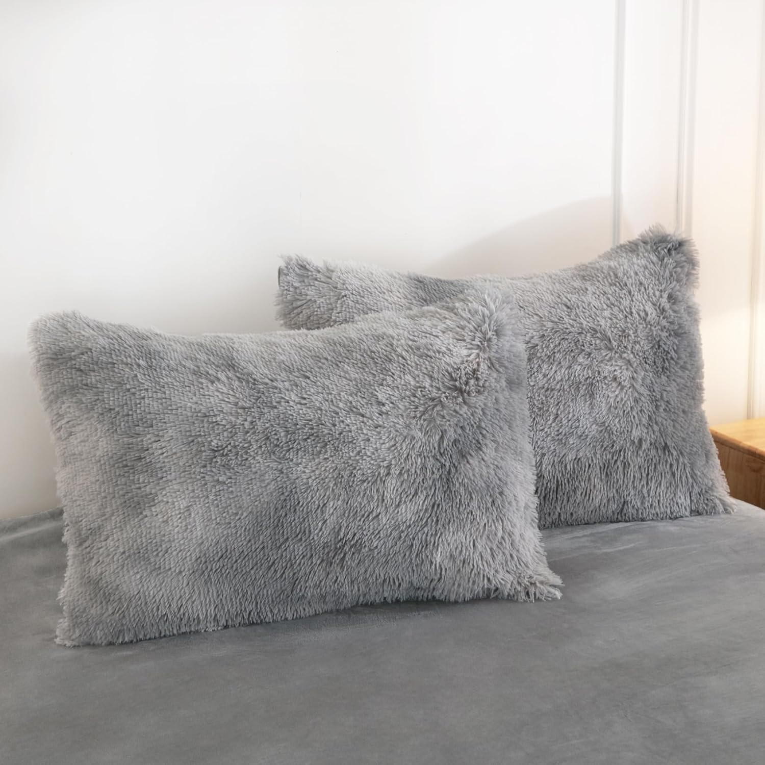 Annadaif Plush Shaggy Duvet Cover, Tie Dye Gray White Fluffy Comforter Cover Set Queen Size, Fuzzy Faux Fur Bedding Set with Zipper Closure, Luxury Ultra Soft 3 Pieces (1 Duvet Cover, 2 Pillowcases) image number 4