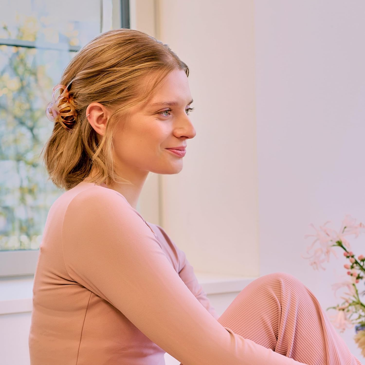 Invisibobble - CLIPSTAR M Oasis Heaven Blue - Medium Hair Clip for Secure Hold - Elegant Design in Soft Blue Tones - Trendy Look, Secure Hold, Healthy Hair image number 1