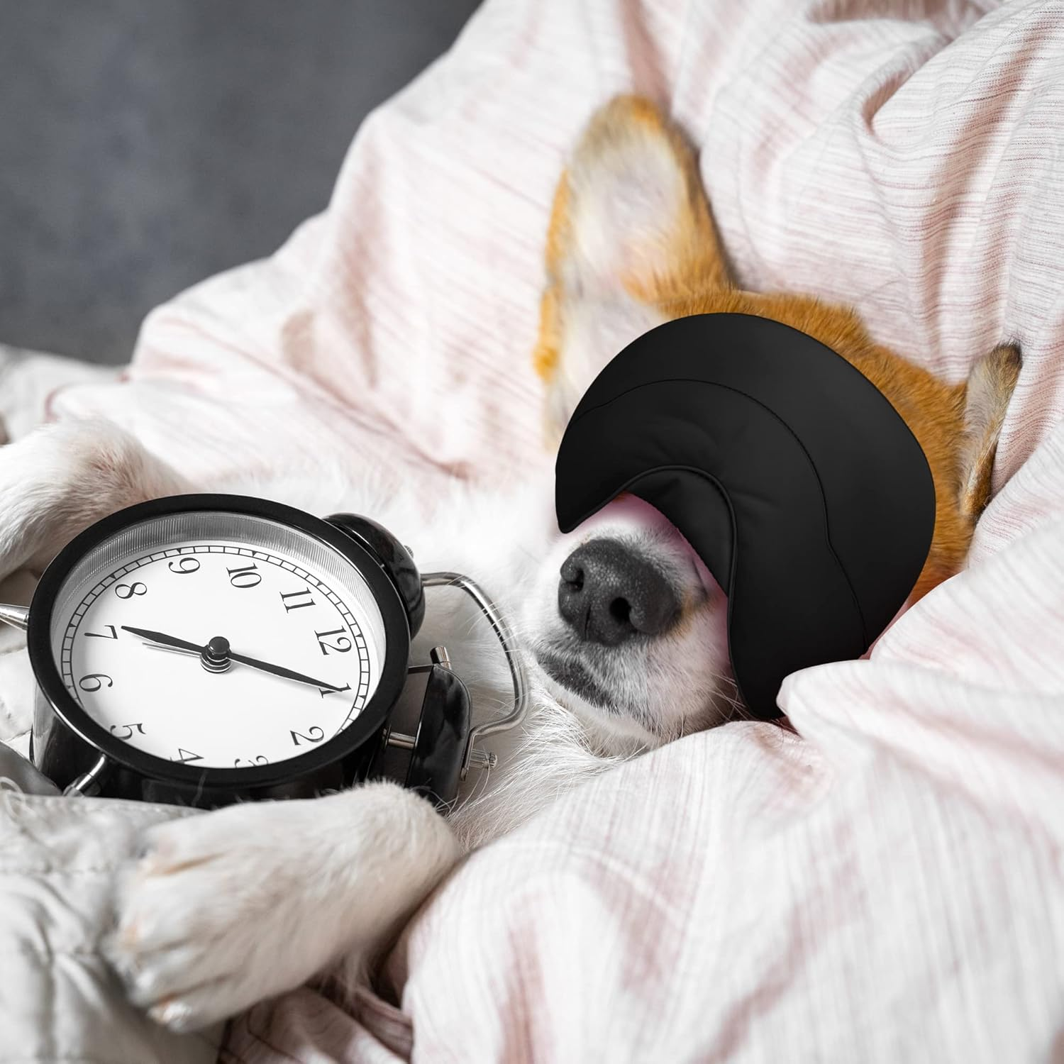 Silk Eye Mask, Eye Mask for Sleeping, Blindfold, Super Soft Sleep Masks for Women & Men with Adjustable Straps, Sleeping Mask, Blackout Sleep Mask &ndash; Black - Black Silk image number 4