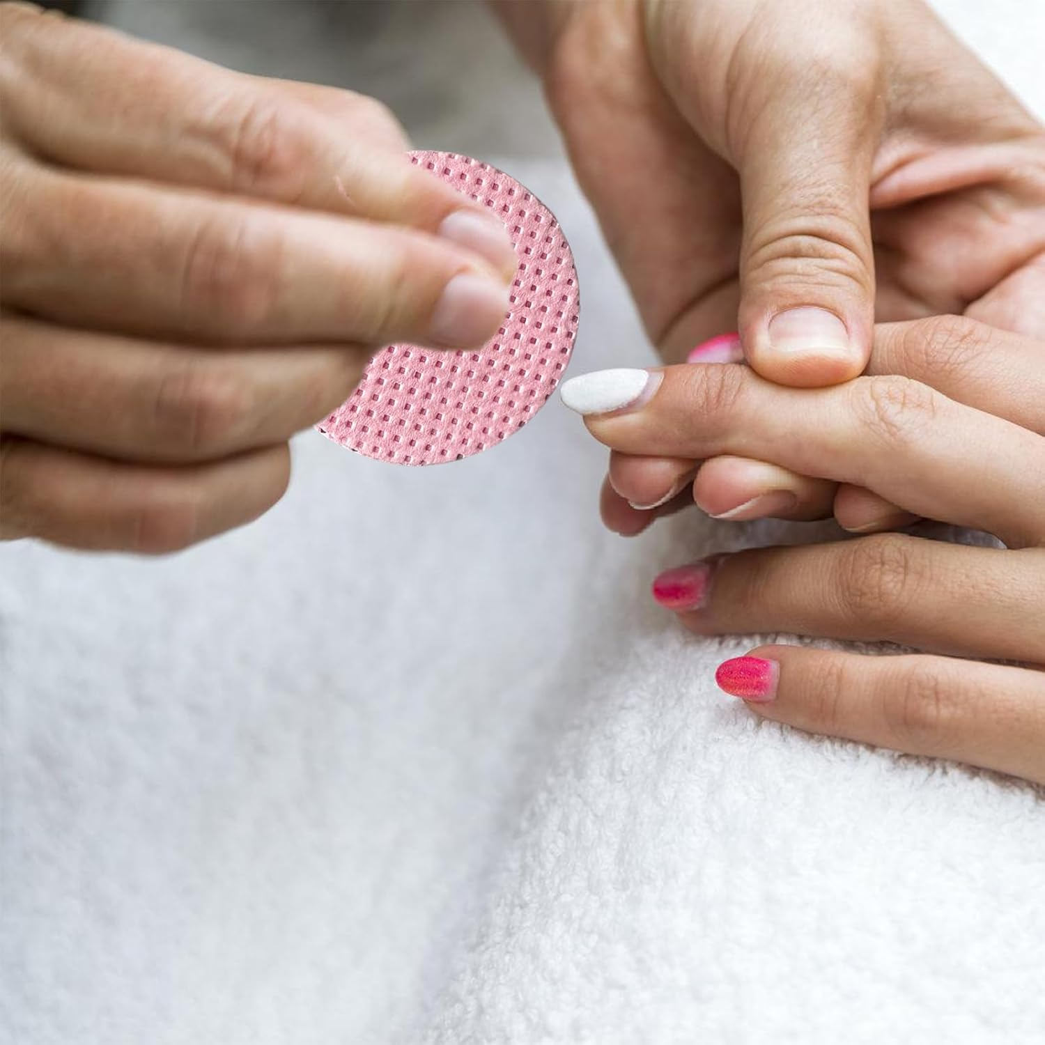 Rstigiker 400 Pcs Lint Free Nail Wipes - round Non-Woven Soft Super Absorbent Dry Wipes for Nail Polish Remover, Eyelash Extensions and Nail Art (Pink) image number 2