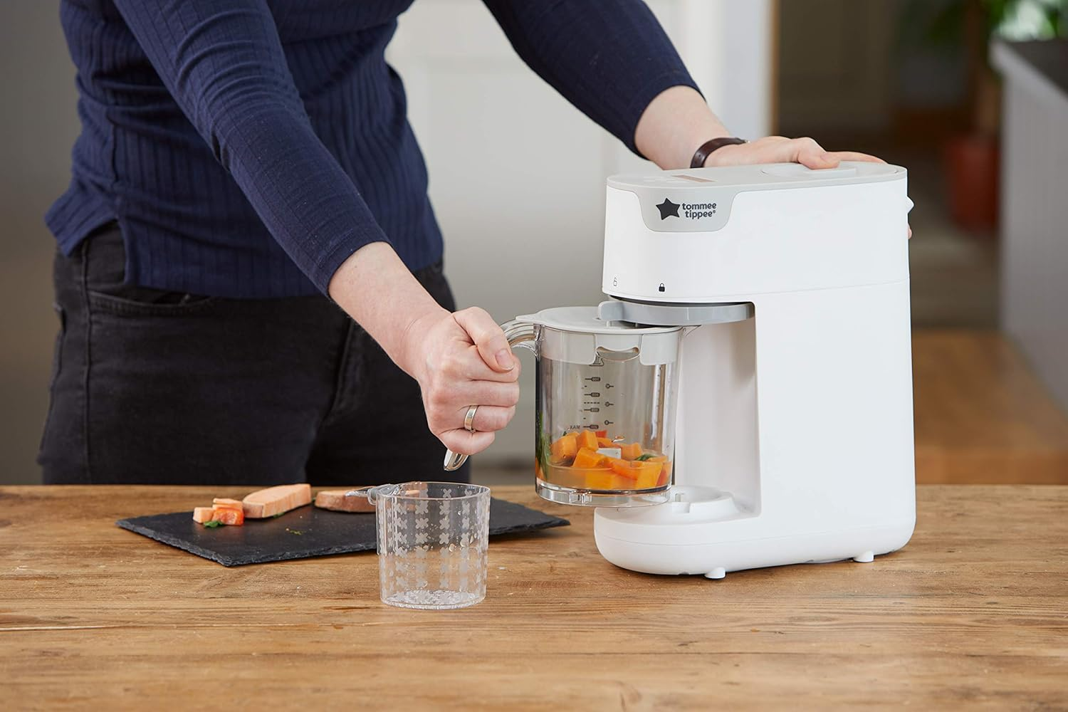 Tommee Tippee Quick-Cook Baby Food Maker, Blender and Steamer, Food Processor, for All Stages of Baby Weaning, 200G Capacity, White