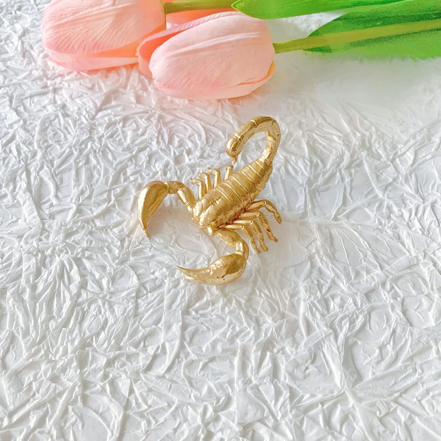 Pasiir Gold Scorpion Figurine Home Decor, Solid Metal Scorpion Centerpiece Decoration, Mini Insect Ornament Animal Desk Figurines for Home Office Desktop