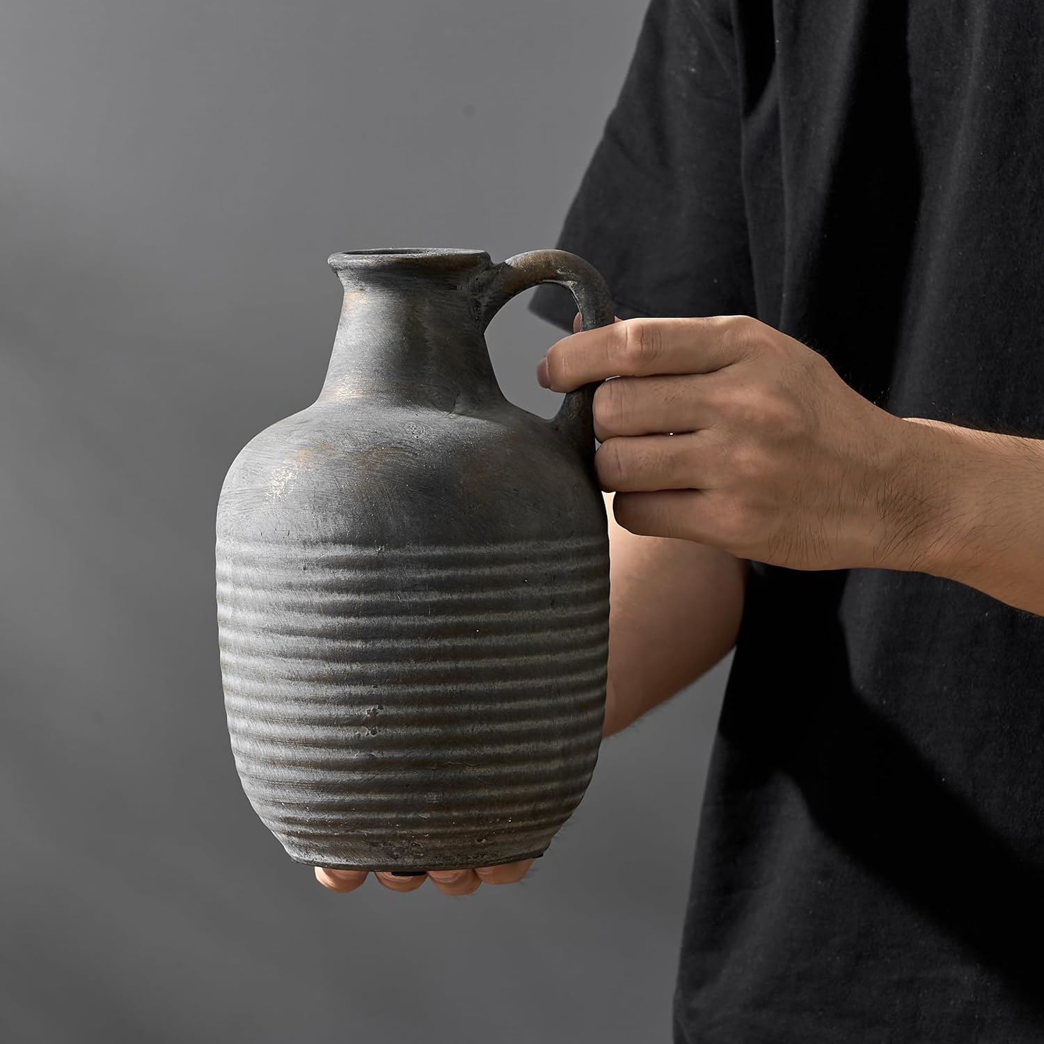 SIDUCAL Rustic Ceramic Farmhouse Flower Vase with 1 Handle-Height 8.43" Terracotta Vase, Unique Textured Pottery Flower Vases for Home Decor, Table, Wedding, Living Room, Shelf Decor, Bronze Black image number 3