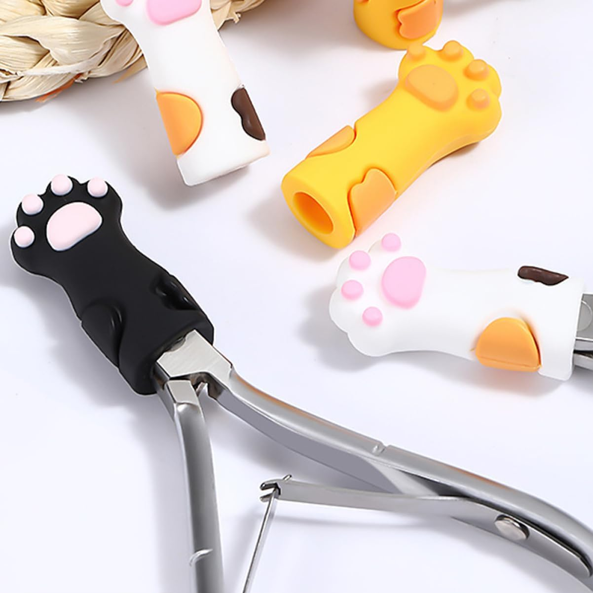 Baluue 3Pcs Cuticle Nipper Cover Silicone Protective Sleeve for Nail Scissors Cute Design for Manicure and Pedicure Random Colors image number 5