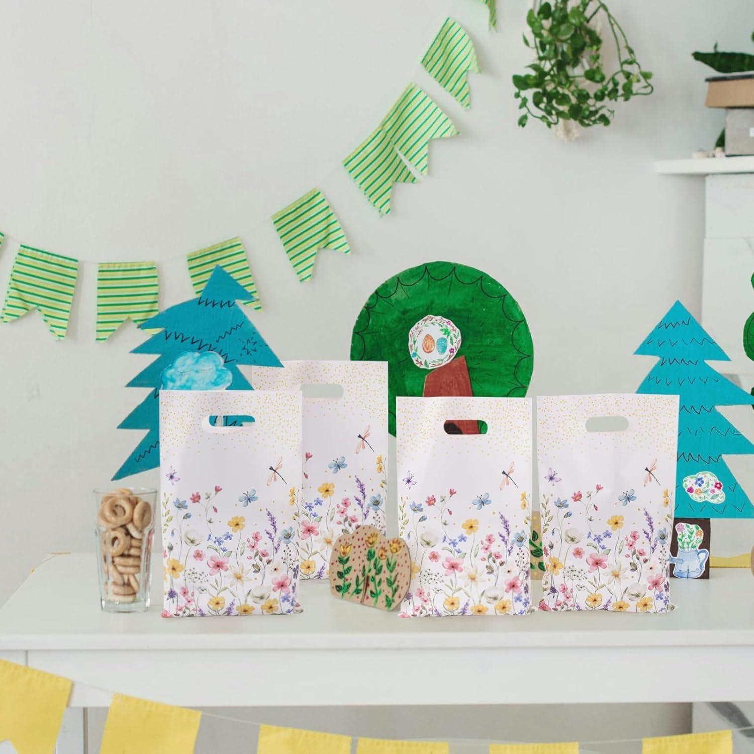 YJSPARKK 50 PCS Party Favor Bags,Goodie Candy Bags with Handles,Flower Pattern Plastic Small Gift Bag Bulk for Birthday,Baby Shower, Wedding, Thanksgiving,Christmas, New Years