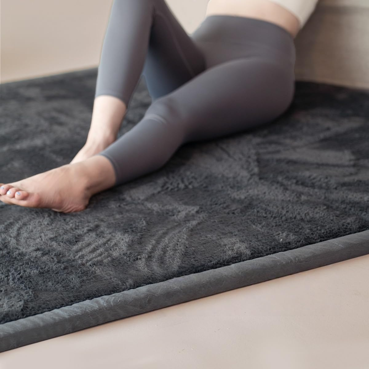 TEXSTEAD Area Rugs for Living Room 100X150Cm Floor Carpet Machine Washable, Non-Slip Velvet Carpet Rug for Indoor Bedroom Lounge Room Dark Gray image number 1