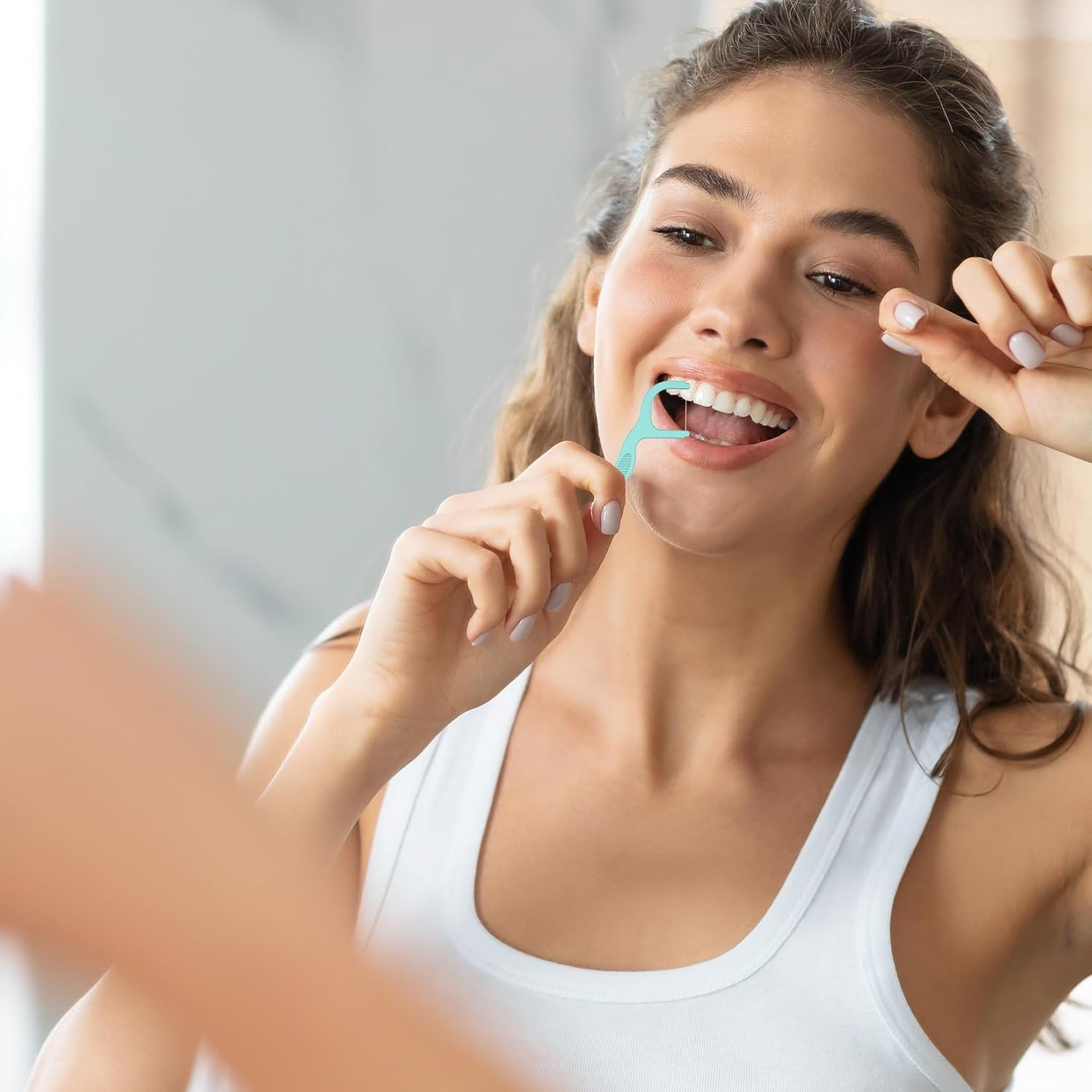 RAZOKO Dental Floss Picks Extra Strong Flosser Pick Toothpicks Fresh Mint 200 Count image number 3