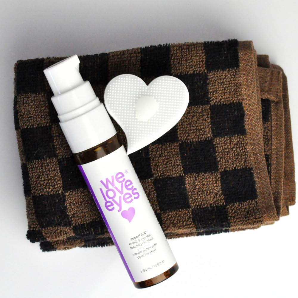 We Love Eyes - Mini Eyelid Scrub Mitt 100% BPA Free Silicone Eyelid Cleansing Mini Mitt, Exfoliate, Perfect for Milia image number 3