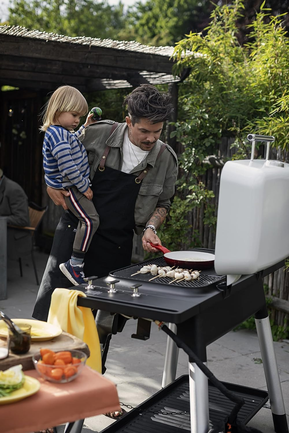 Everdure by Heston Blumenthal Classic Apron image number 3