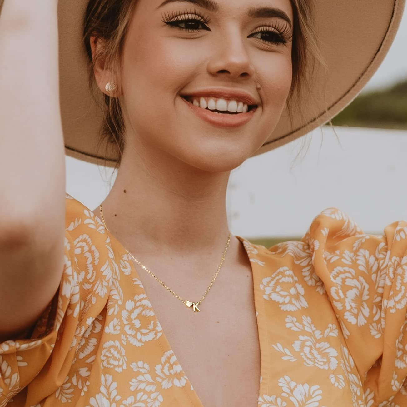 Initial Heart Necklace Gold Dainty Letter Pendant Tiny Heart Necklace for Women image number 2