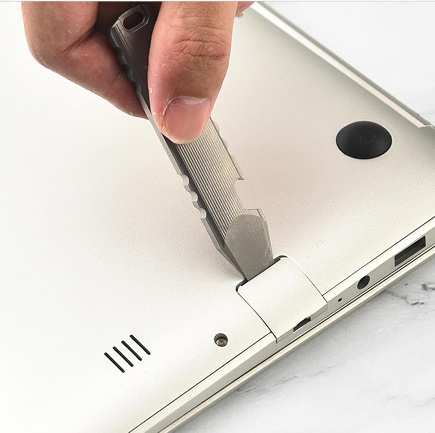 Hamans Titanium EDC Pry Bar Mini Multi Tool Bottle Opener Crowbar with Hole Multifunctional Portable EDC Tool image number 6