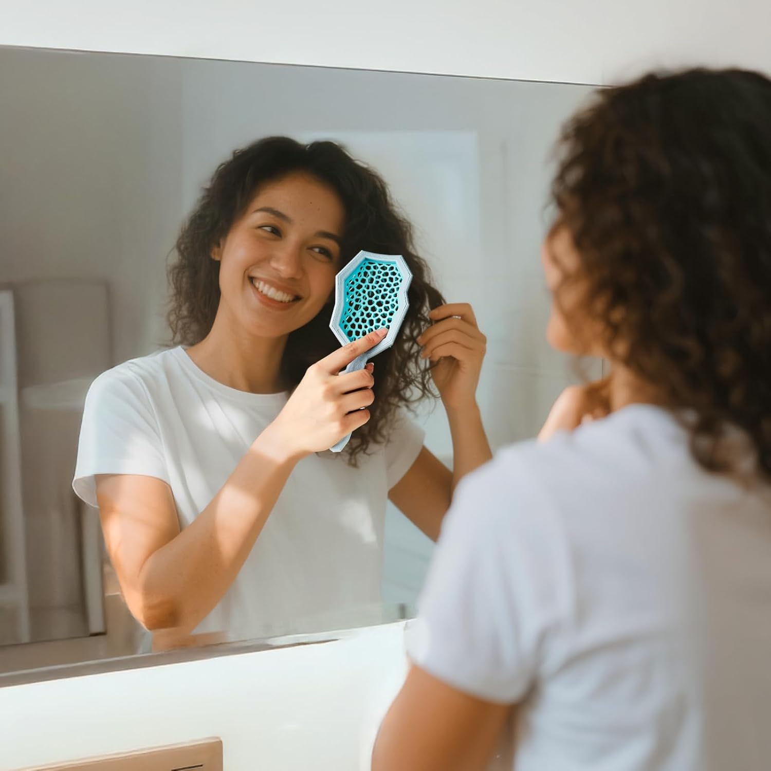 AIMIKE Glacier Detangling Brush, Pain-Free Detangler Brush for Curly Hair Wet & Dry Use, Glide through Tangles with Ease, Vented Hairbrush for Women'S 2C to 4C Curls, Blue - Blue image number 6