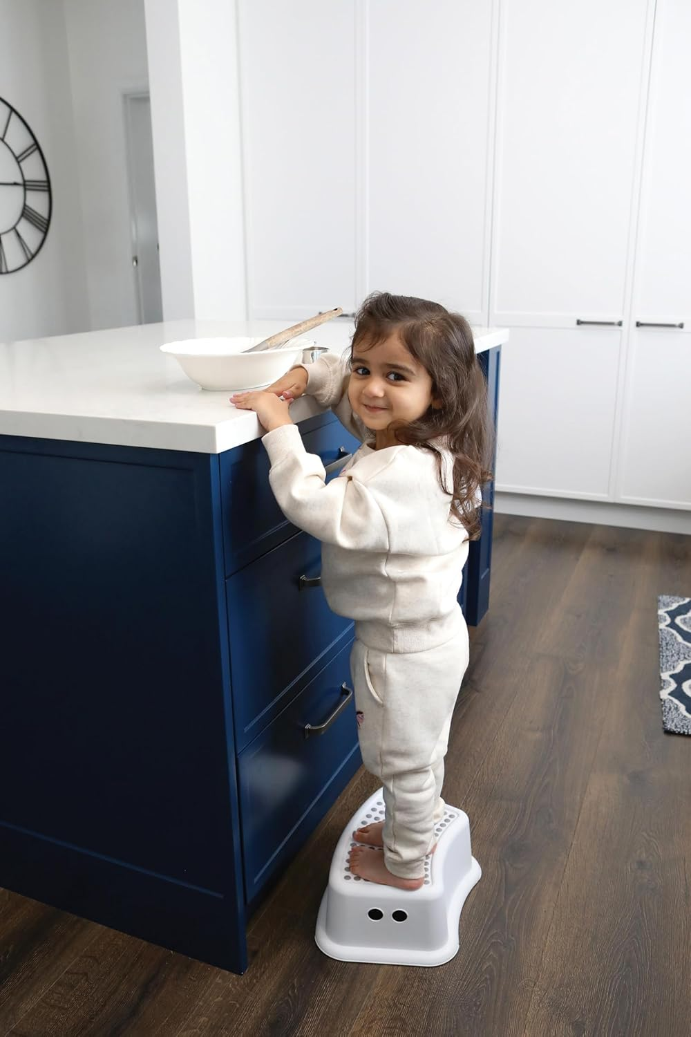 Dreambaby Step Stool for Kids - Non-Slip Base and Contoured Design for Toilet Potty Training and Sink Use image number 2