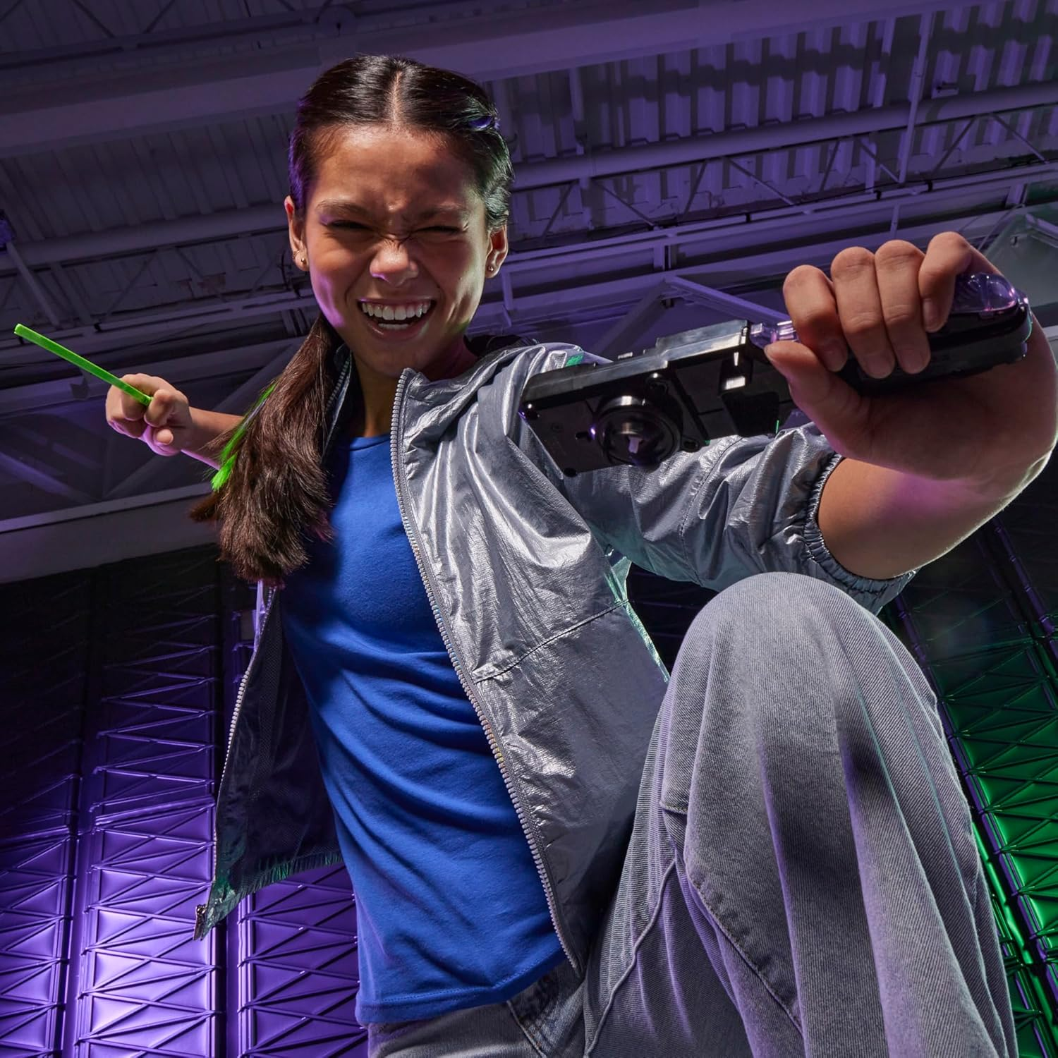 Beyblade X Official Victory Grip Right-Spin Launcher Set with Takara Tomy Attack Type Top Right-Spinning Top Toy, Battling Tops Game Toys, Ages 8+ image number 1