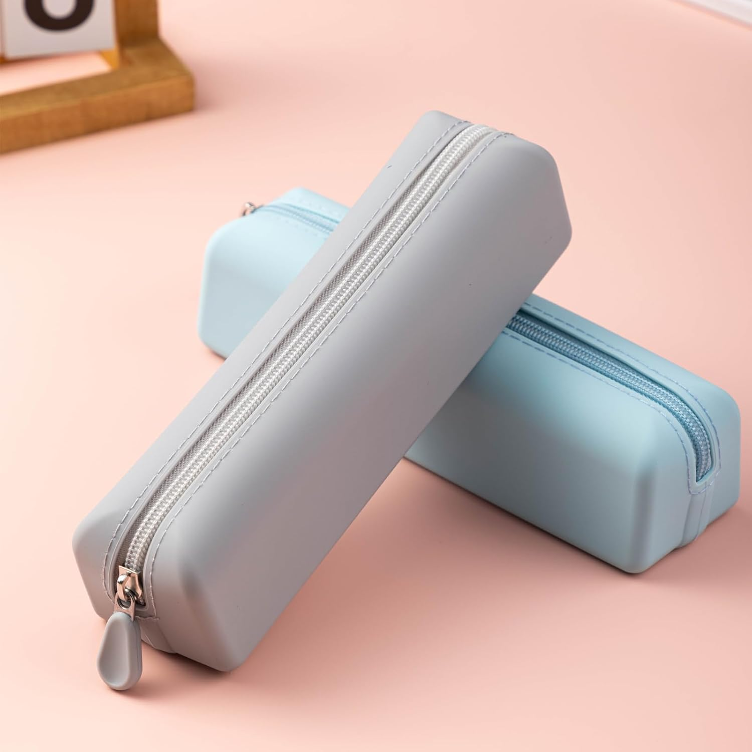 DDPOND Cute Silicone Makeup Brush Holder, Soft Portable Cosmetic Brush Bag with Zipper, Travel Makeup Brush Case(01Lightpink) image number 5