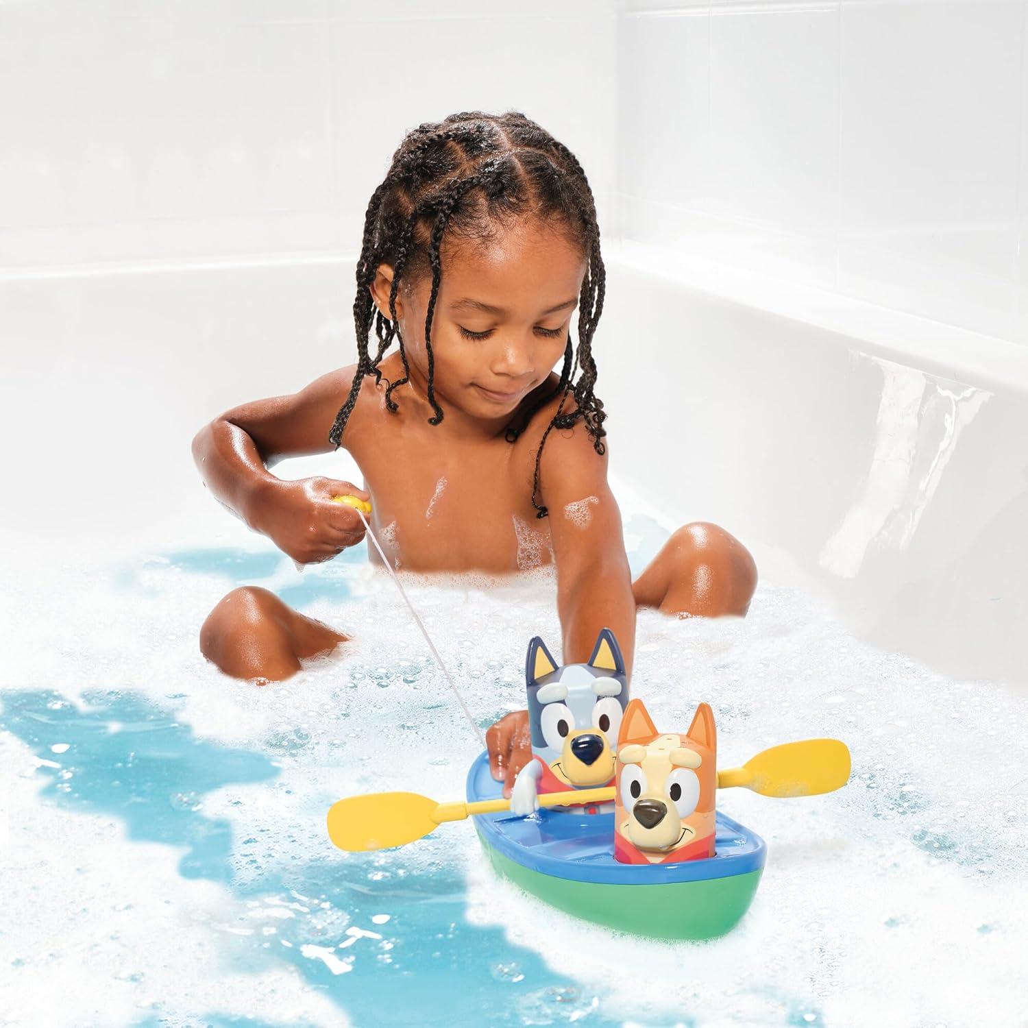 Toomies Bluey Canoe | Bluey and Bingo Toddler Bath Toys in Canoe with Pull Cord Activated Bluey Paddling Action | Officially Licensed Bluey Toys | Toddlertoys for 18 Month Old Plus image number 3