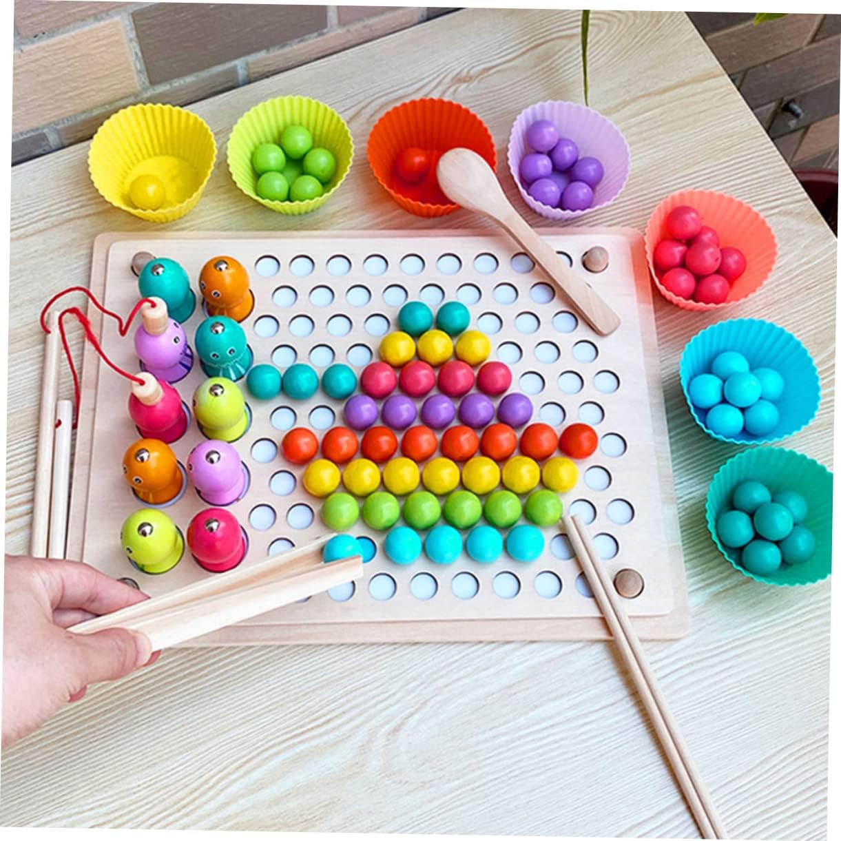 HOMSFOU 5Pcs Kids Wooden Tweezers for Fine Motor Skills Training Montessori Educational Toys for Toddlers and Children Safe Edges for Bead and Bean Sorting image number 4