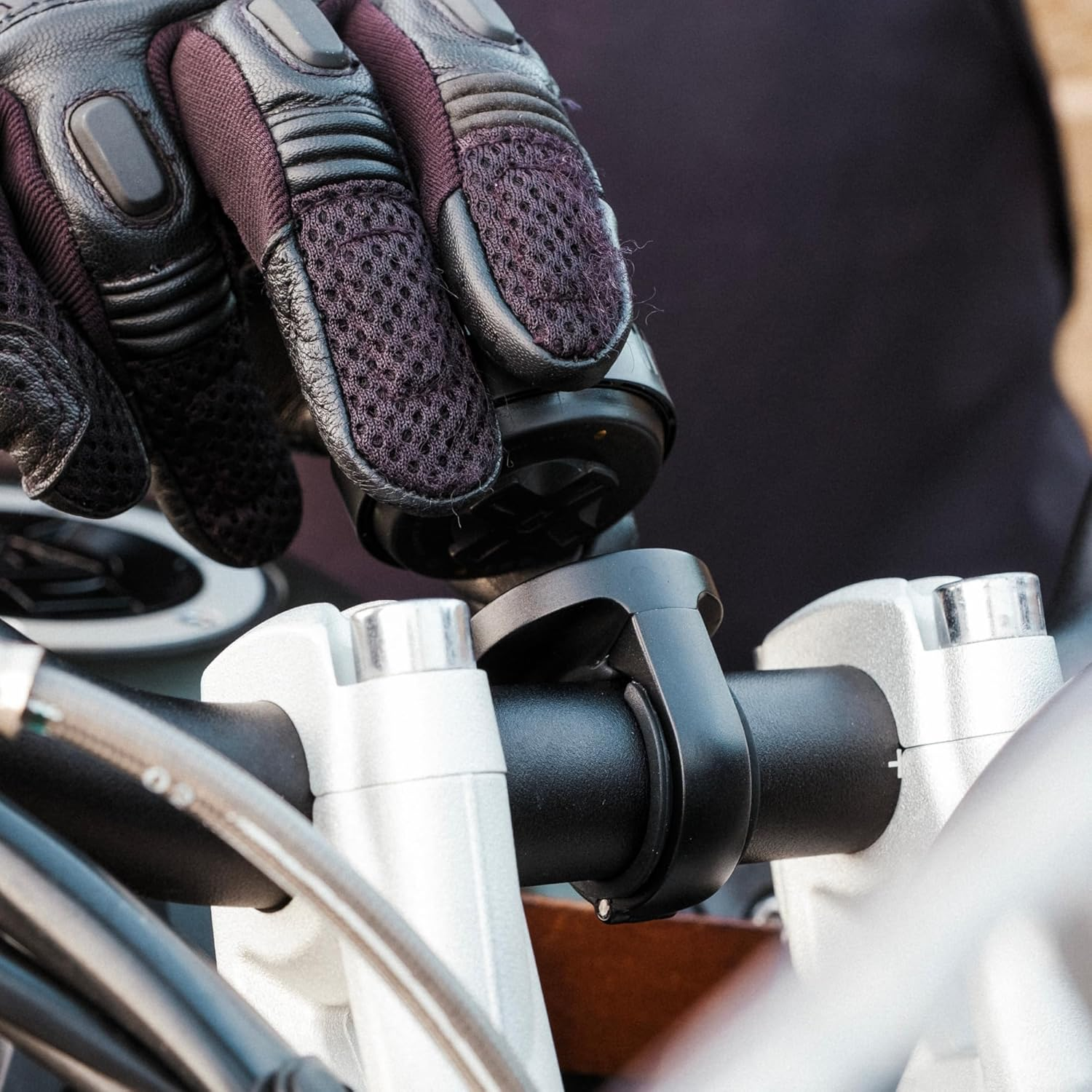 BEELINE MNT30-BAR Moto II Bar Mount for &Phi;0.9-1.3 Inches (22-32 Mm) image number 4