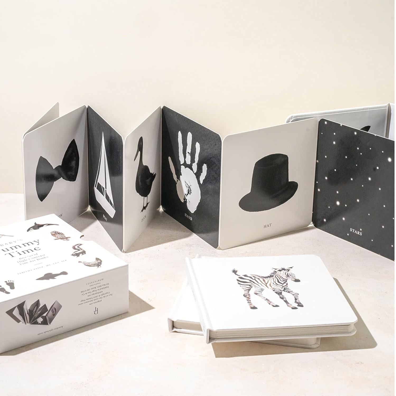 Baby'S Tummy Time Book Box Set: a 3-Book Box Set of High-Contrast Art for Visual Stimulation at Tummy Time image number 3